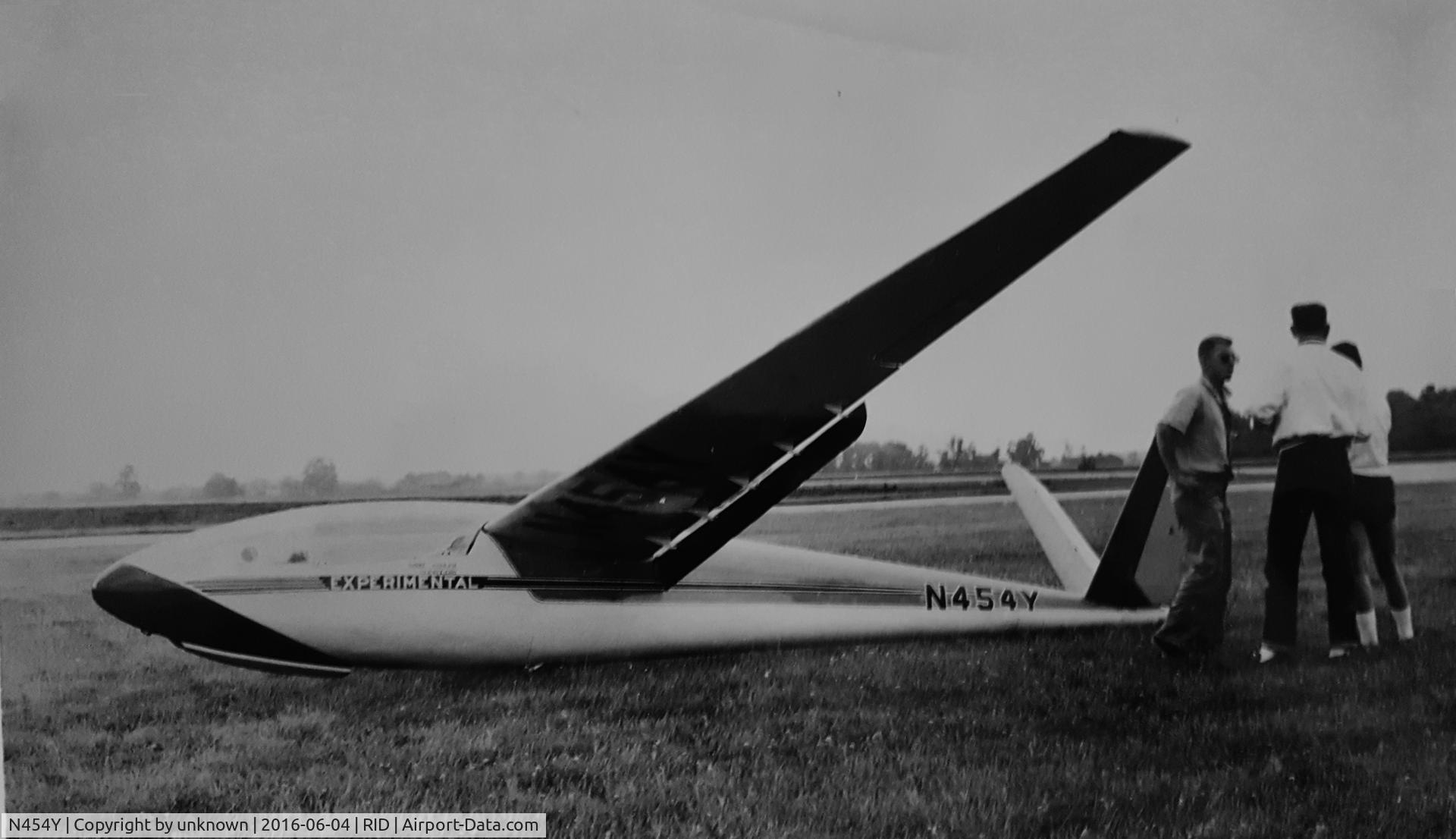 N454Y, 1955 Prue 215-A C/N 8, Prue 215 A at the 1968 Wright Memorial Glider Meet, Richmond, Indiana.
Picture is owned by the National Soaring Museum, Elmira, NY
submitted by:
Gary Adams, NSM Trustee