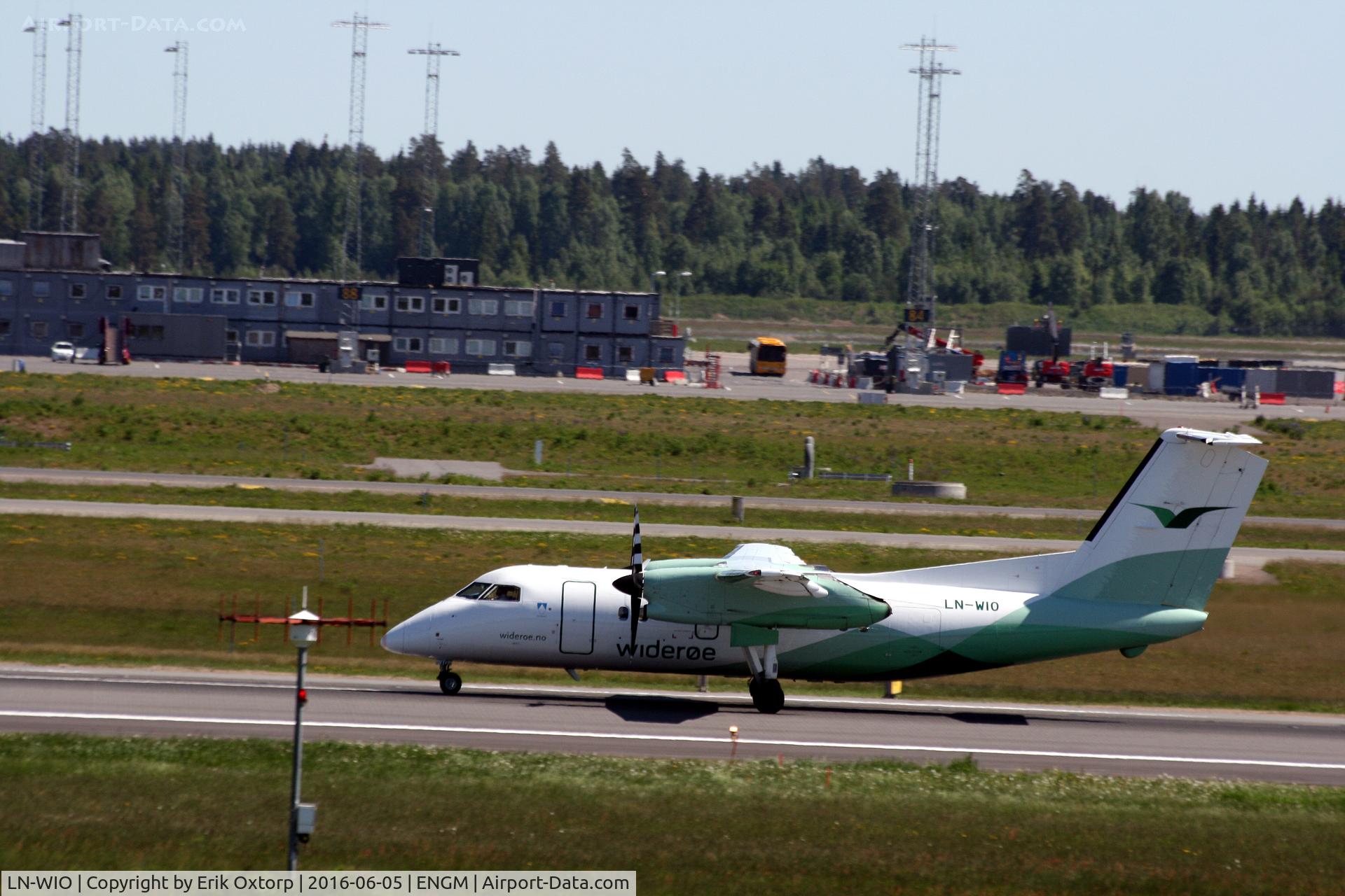 LN-WIO, 1995 De Havilland Canada DHC-8-103B Dash 8 C/N 417, LN-WIO in OSL