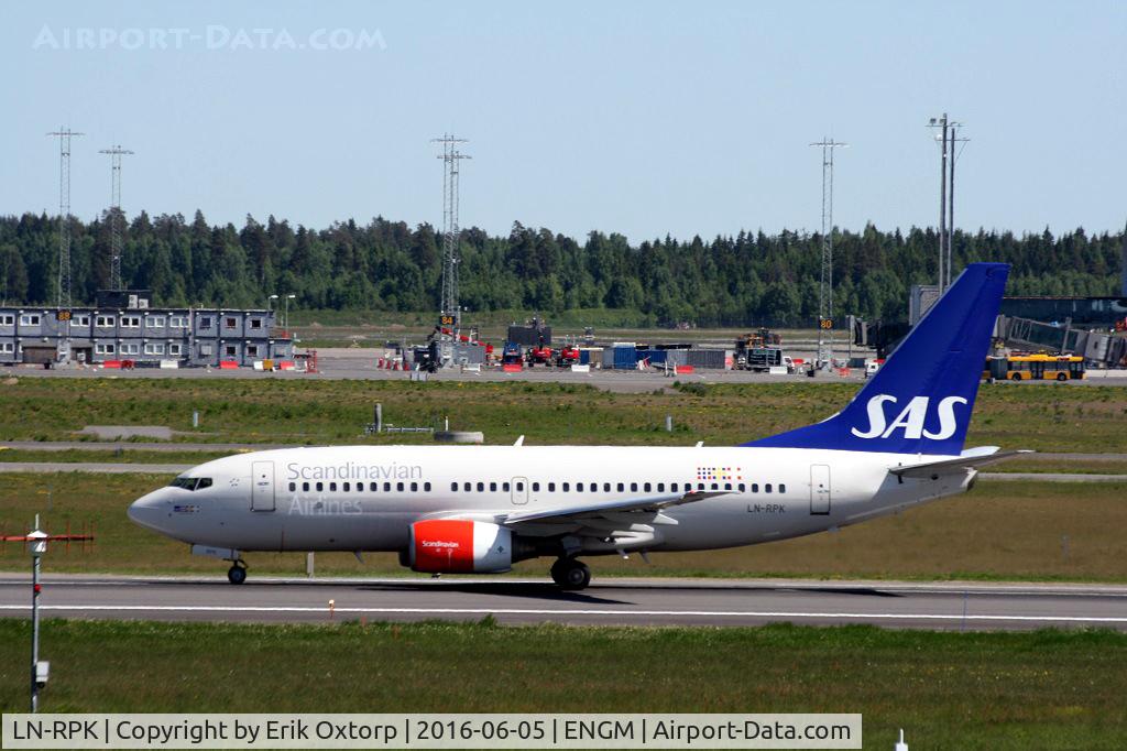 LN-RPK, 2000 Boeing 737-783 C/N 28317, LN-RPK, newly repainted. Now with the Scandinavian symbols in stead of the 