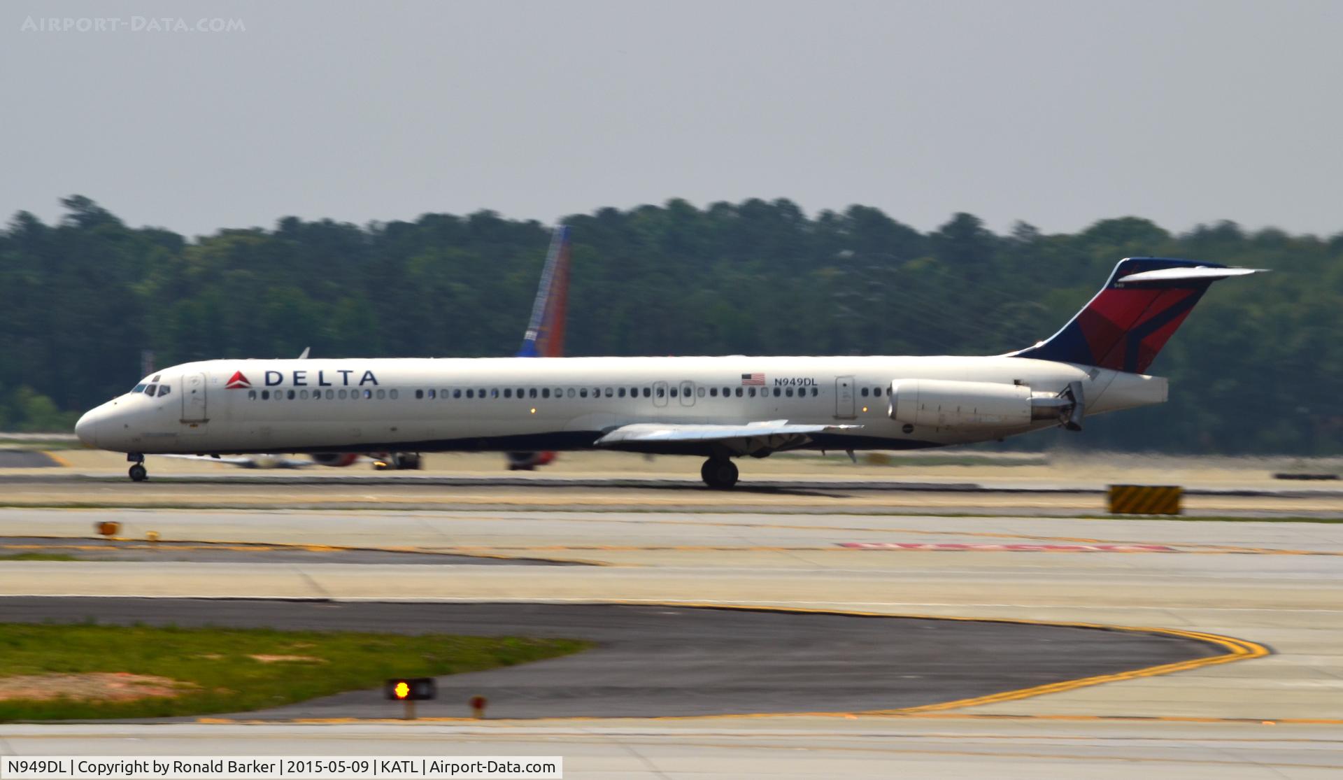 N949DL, 1990 McDonnell Douglas MD-88 C/N 49880, Landing Atlanta