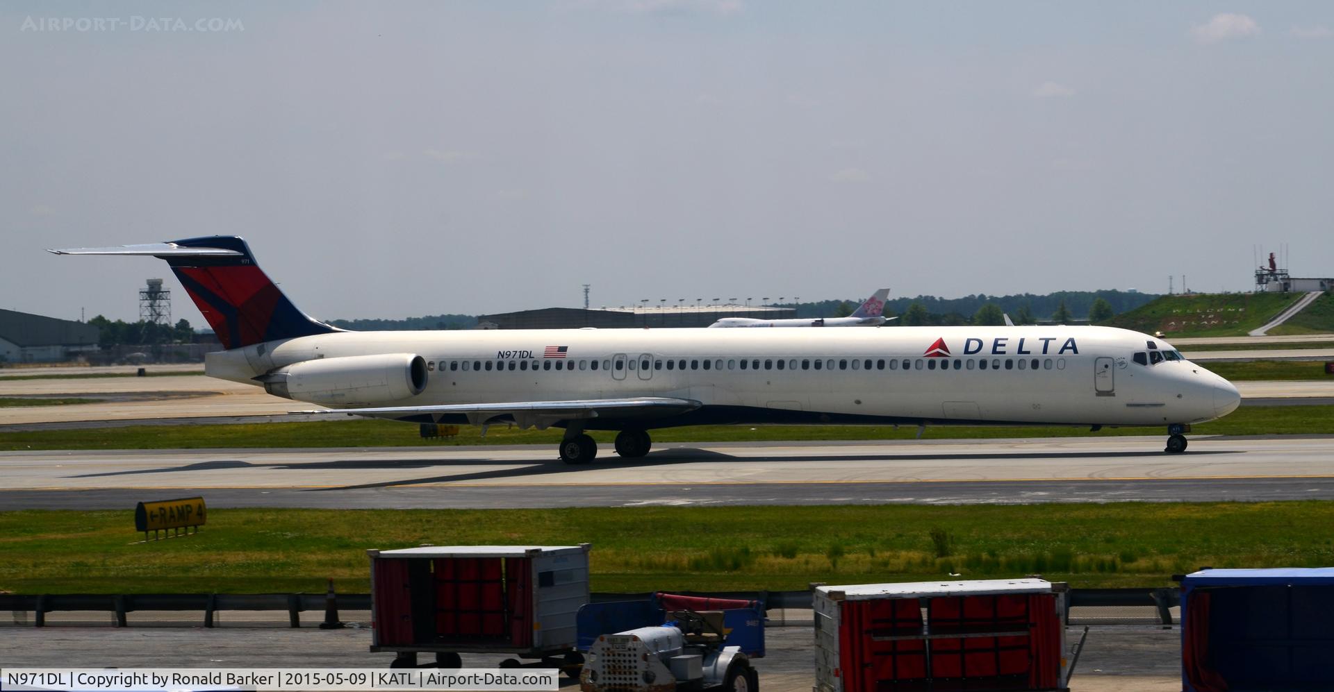 N971DL, 1991 McDonnell Douglas MD-88 C/N 53214, Taxi Atlanta