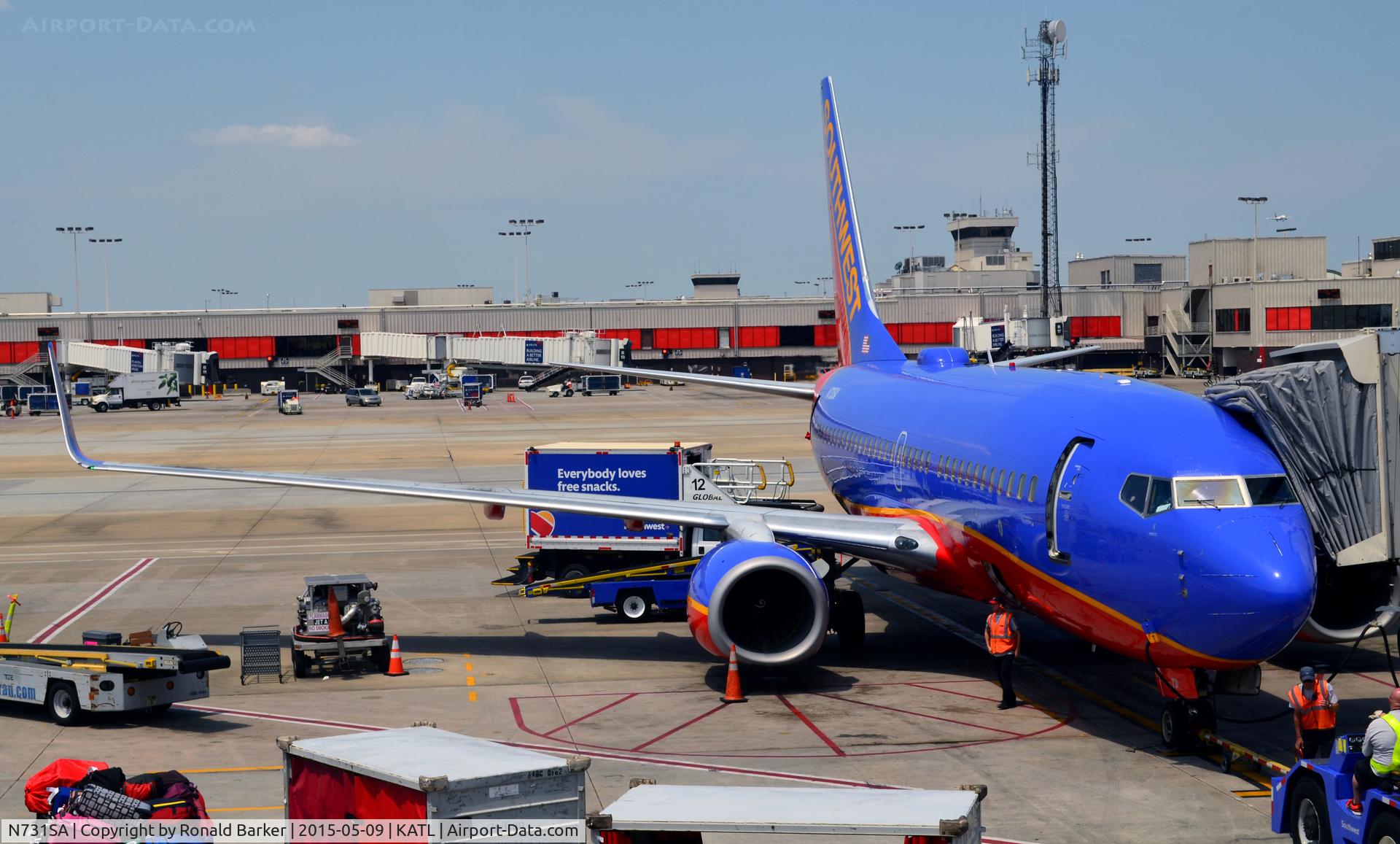 N731SA, 1999 Boeing 737-7H4 C/N 27863, At the gate Atlanta