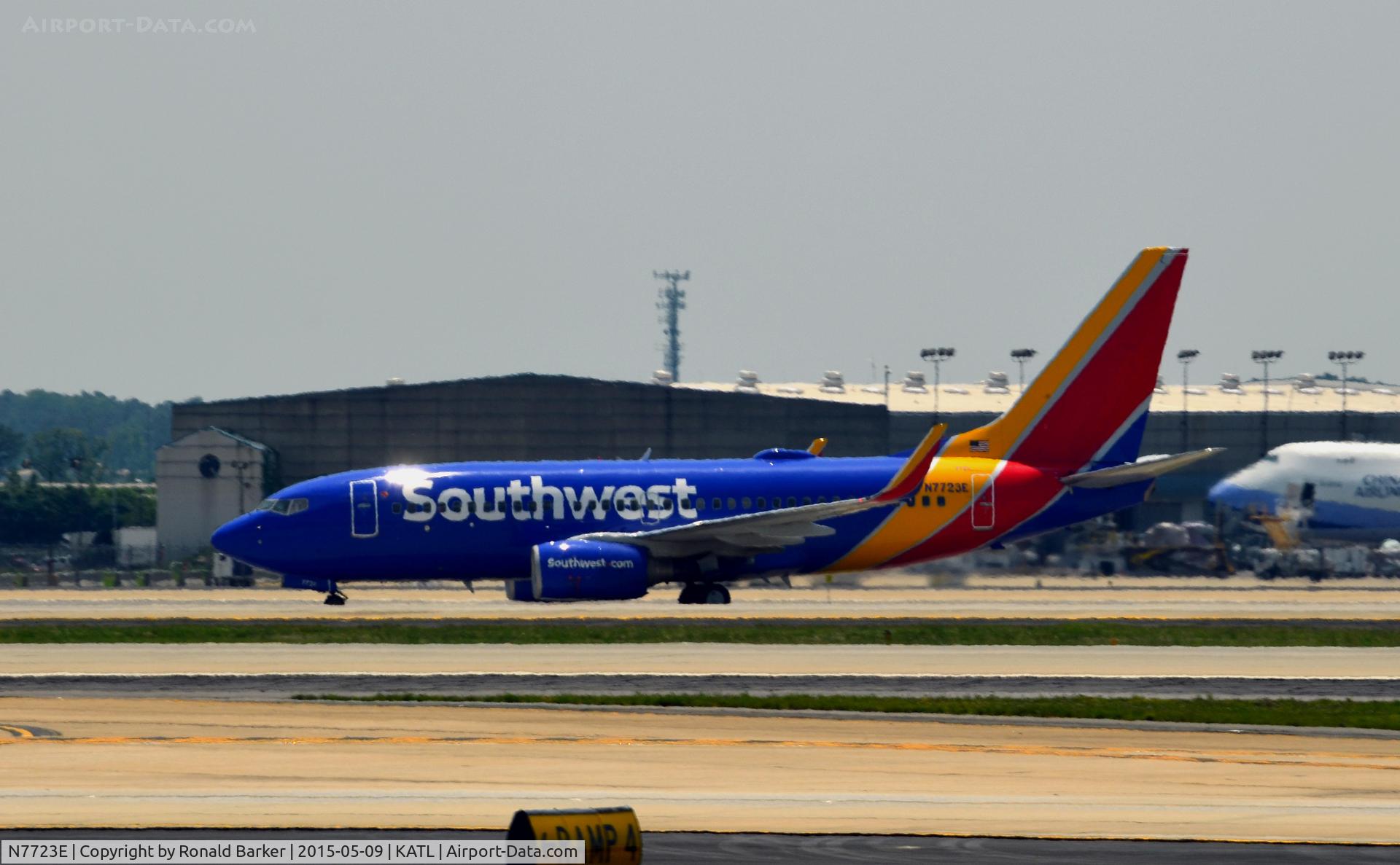 N7723E, 2006 Boeing 737-76N C/N 32670, Taxi Atlanta