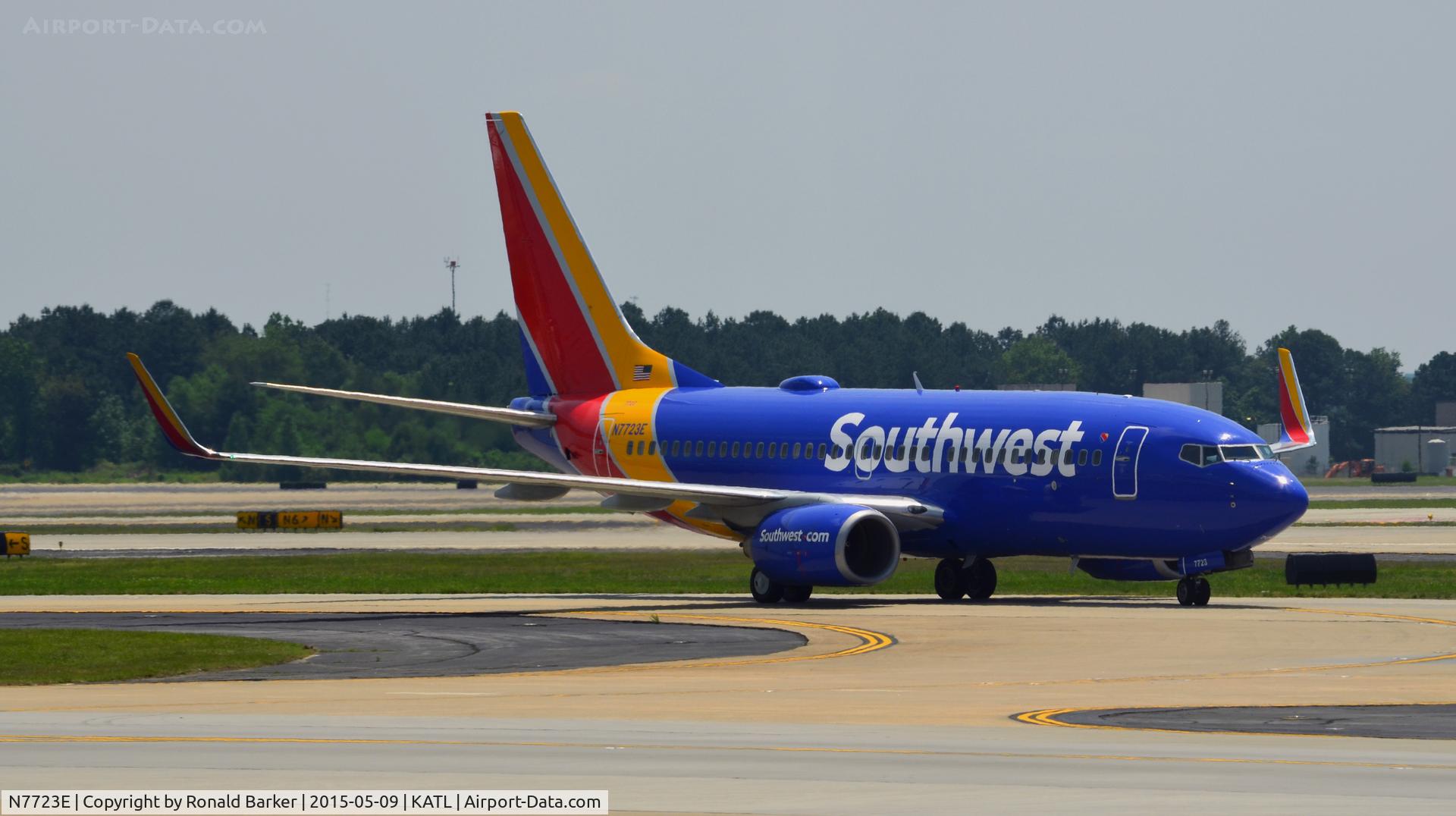 N7723E, 2006 Boeing 737-76N C/N 32670, Taxi Atlanta