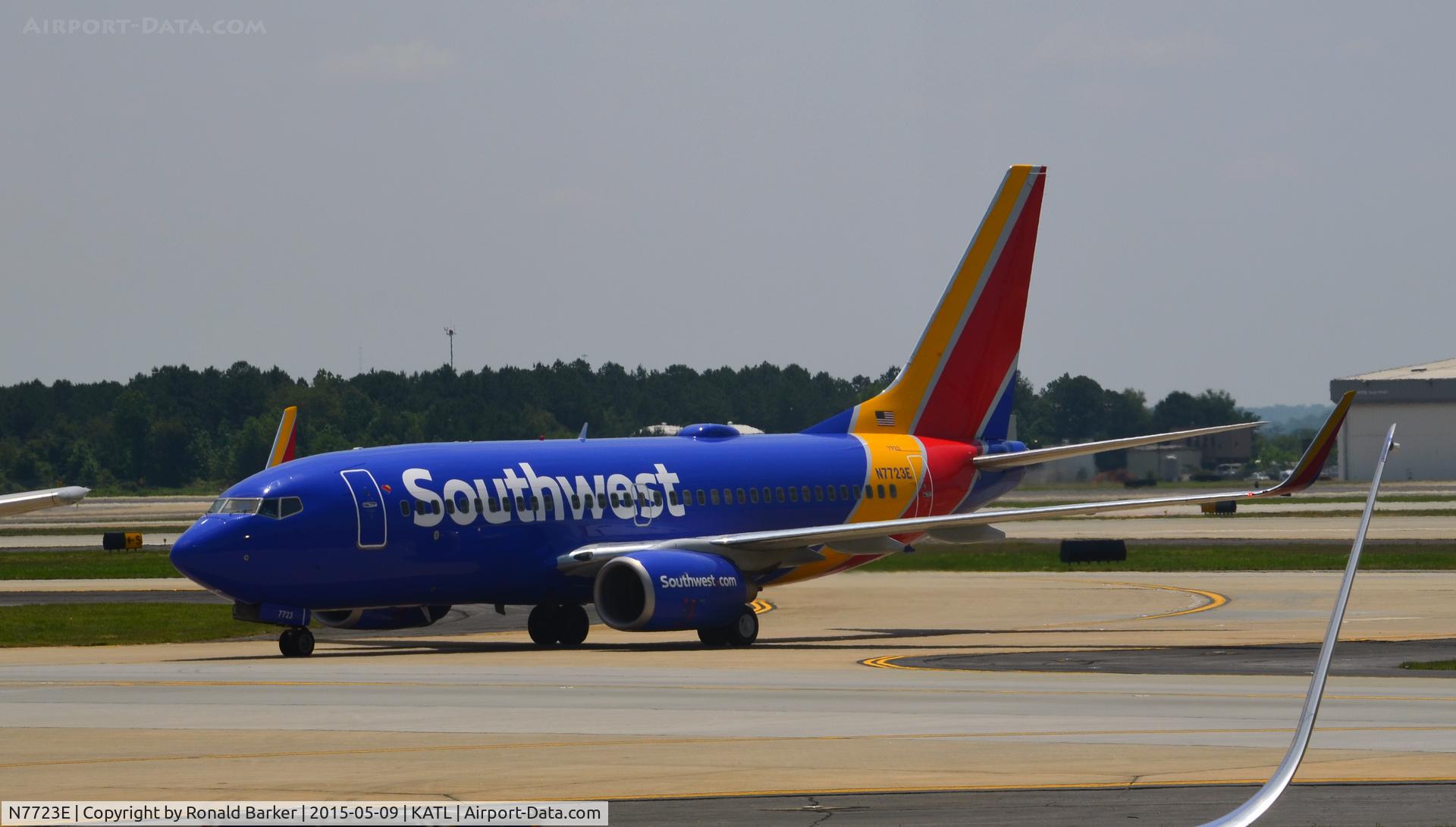 N7723E, 2006 Boeing 737-76N C/N 32670, Taxi Atlanta