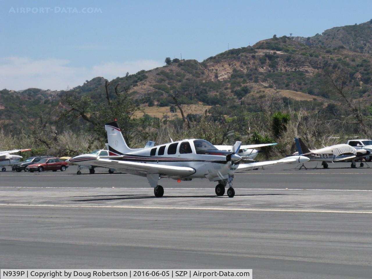 N939P, 2008 Hawker Beechcraft Corp G36 Bonanza C/N E-3847, 2008 Hawker Beech G36 BONANZA, Continental IO-550-B 300 Hp, takeoff roll Rwy 22