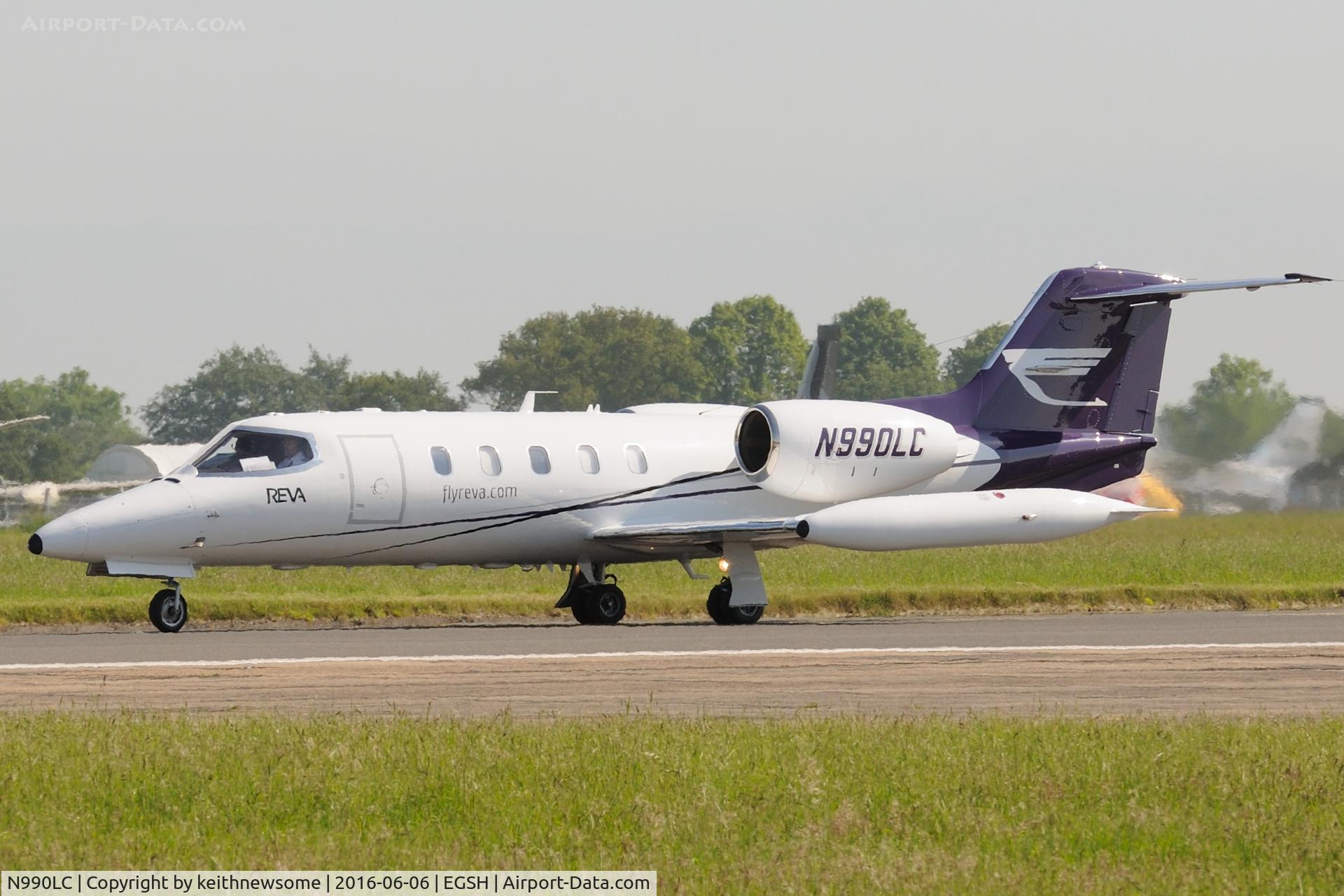 N990LC, 1982 Gates Learjet 35A C/N 483, Leaving Norwich.