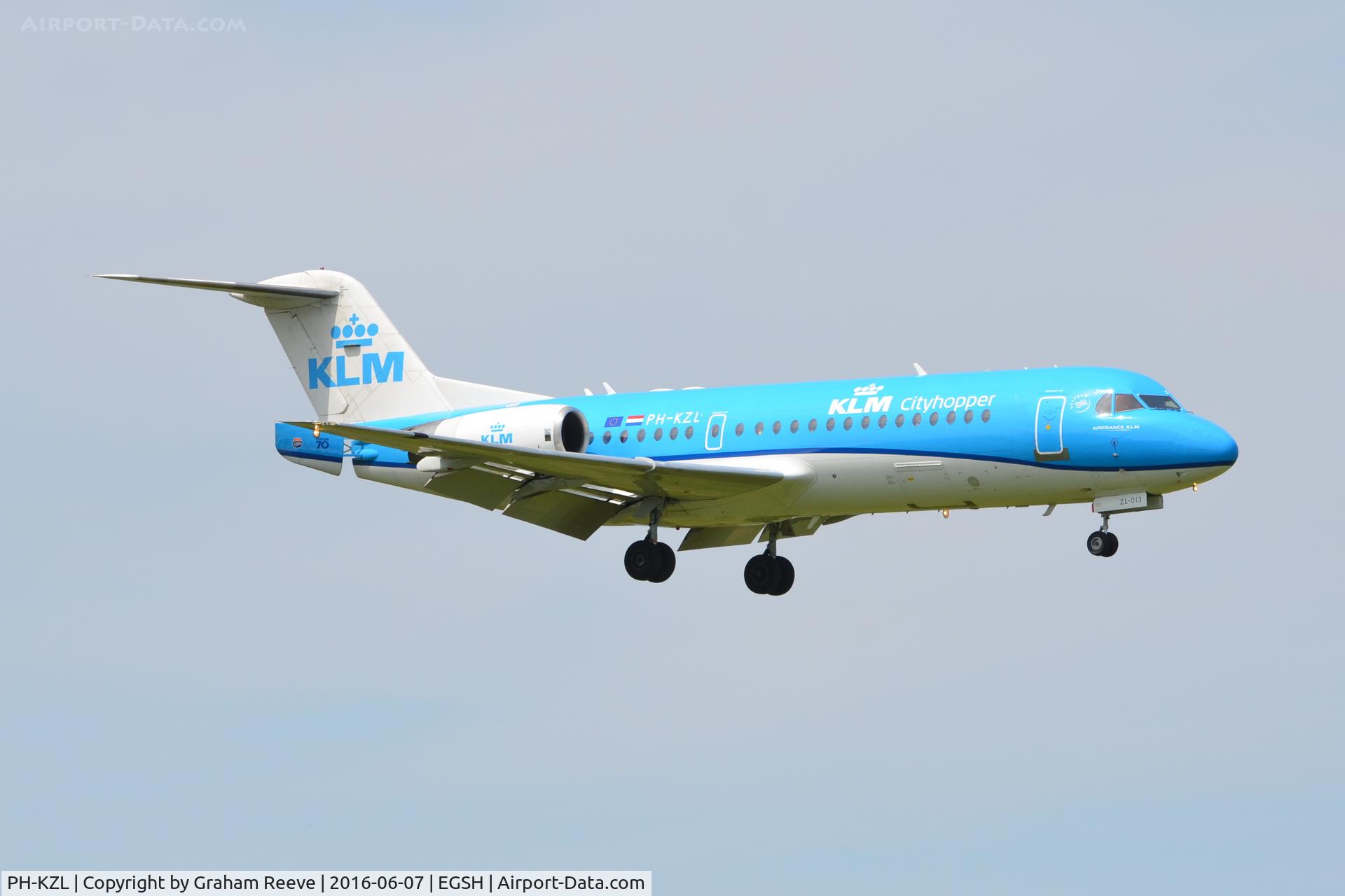 PH-KZL, 1995 Fokker 70 (F-28-0070) C/N 11536, Landing at Norwich.