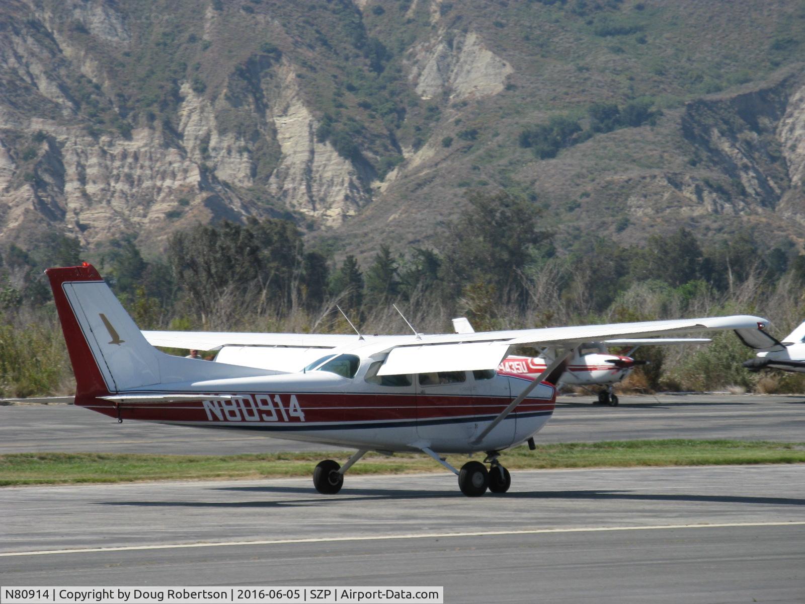 N80914, 1976 Cessna 172M C/N 17266799, 1976 Cessna 172M SKYHAWK, Lycoming O-320-E2D 150 Hp, landing roll Rwy 22