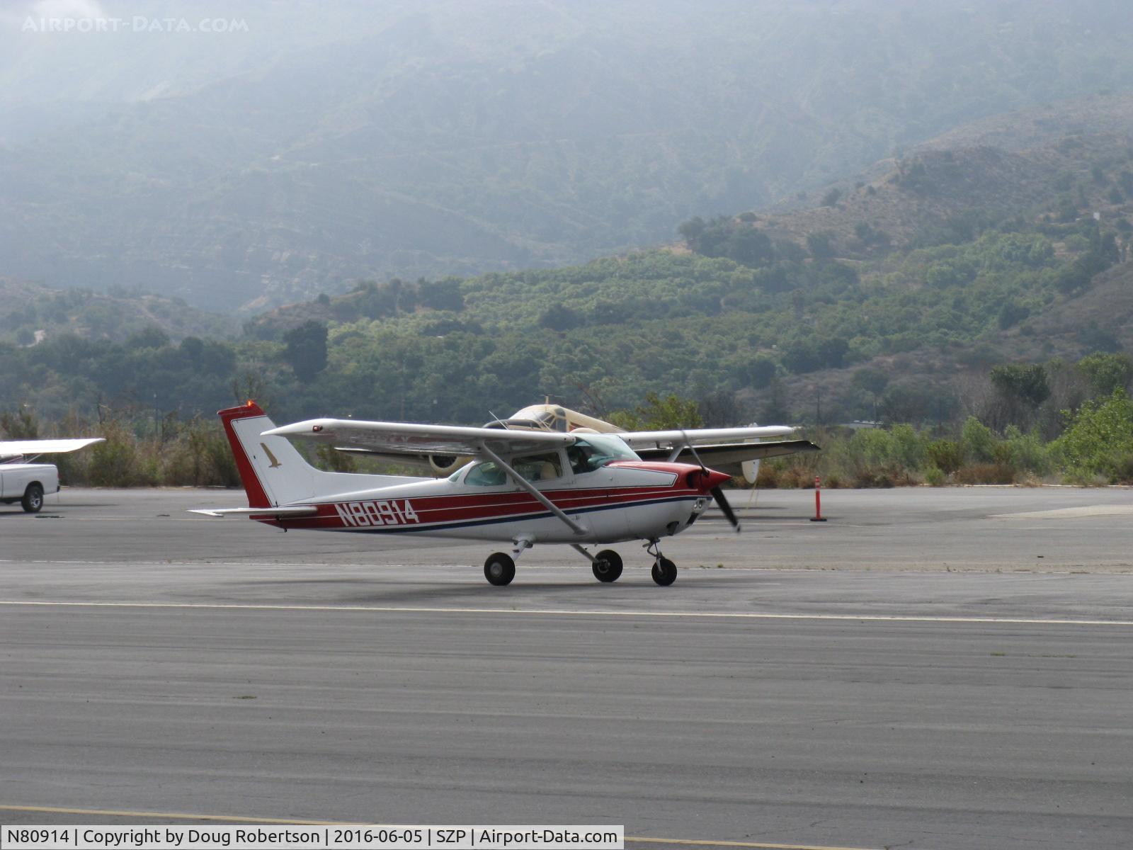 N80914, 1976 Cessna 172M C/N 17266799, 1976 Cessna 172M SKYHAWK, Lycoming O-320-E2D 150 Hp, landing Rwy 22