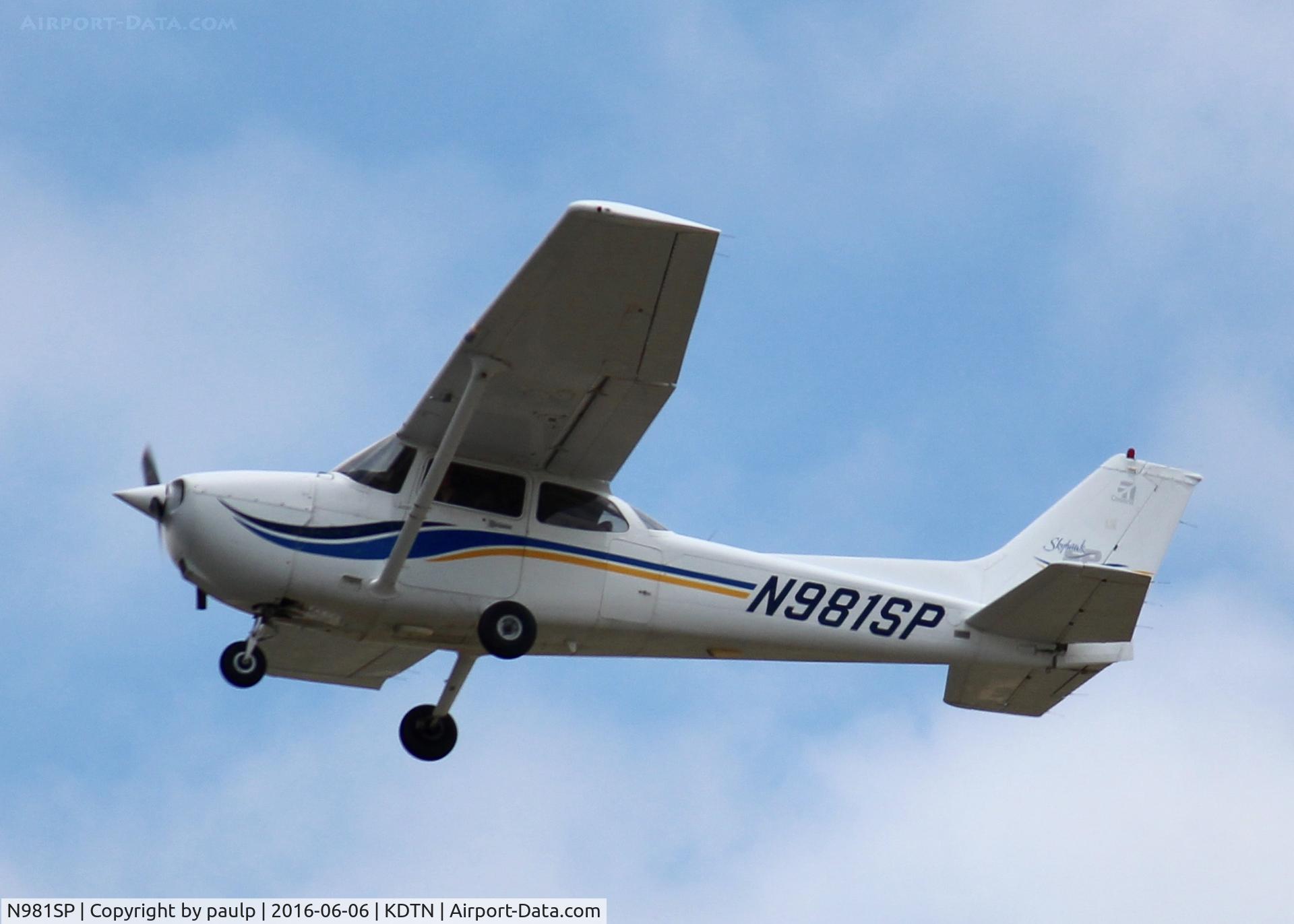 N981SP, 1999 Cessna 172S C/N 172S8183, At Downtown Shreveport.