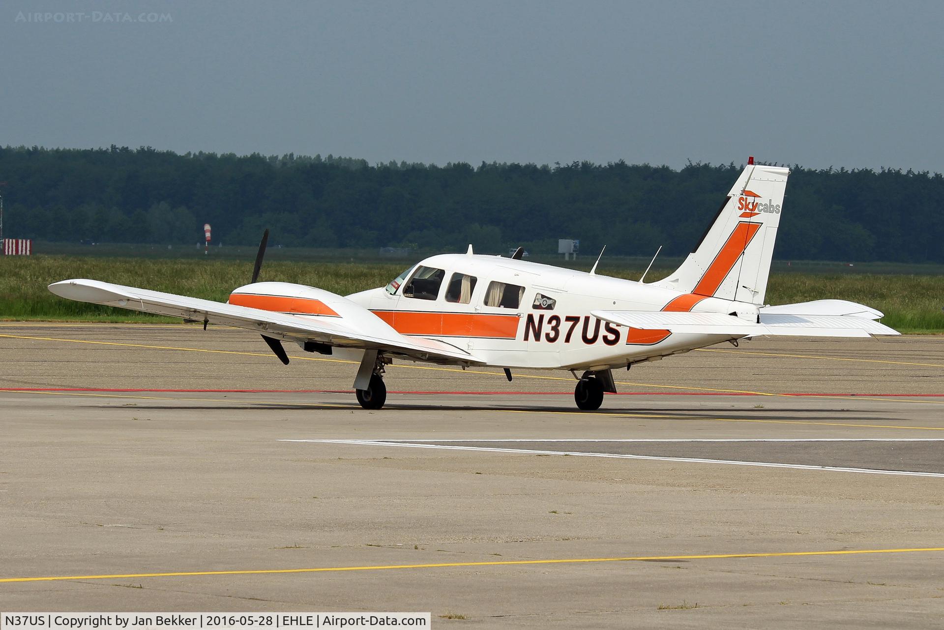 N37US, 1980 Piper PA-34-200T Seneca II C/N 34-8070111, Lelystad Airport