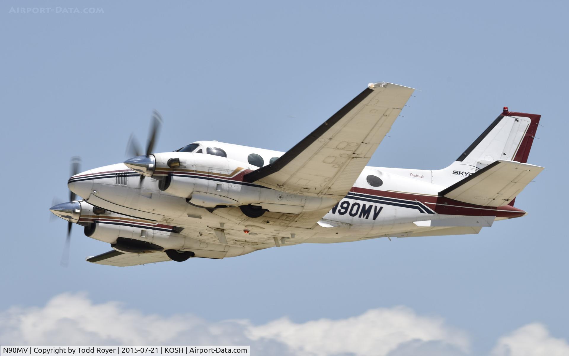 N90MV, 1976 Beech C90 King Air C/N LJ-701, Airventure 2015