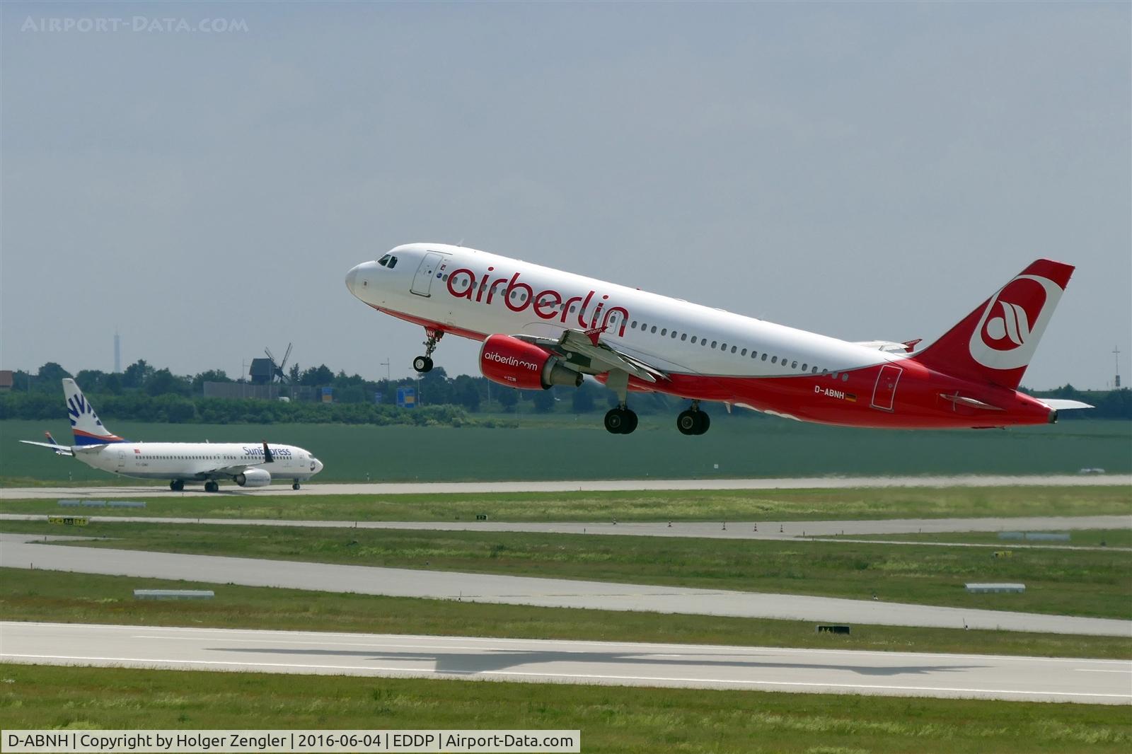 D-ABNH, 2002 Airbus A320-214 C/N 1775, Outbound traffic on rwy 08L and arrival on twy A7...