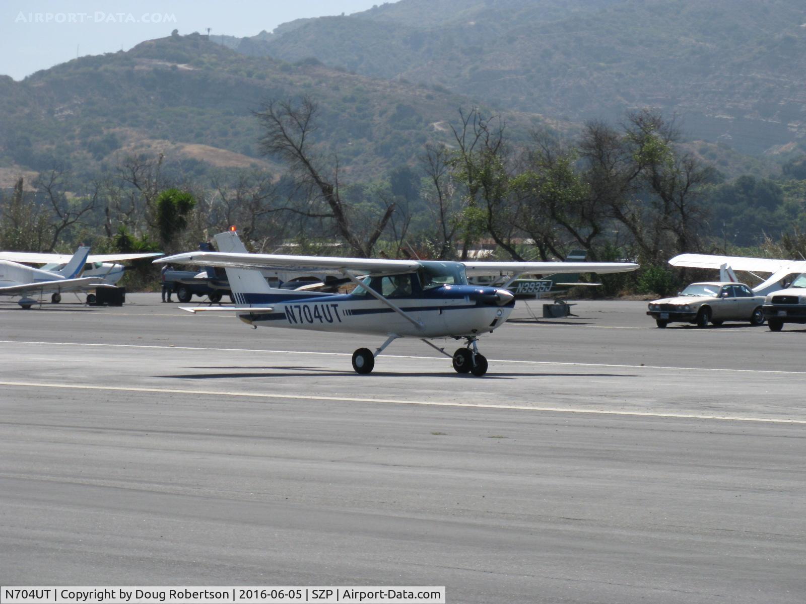 N704UT, 1976 Cessna 150M C/N 15078891, 1976 Cessna 150M, Continental O-200 100 Hp, landing roll Rwy 22