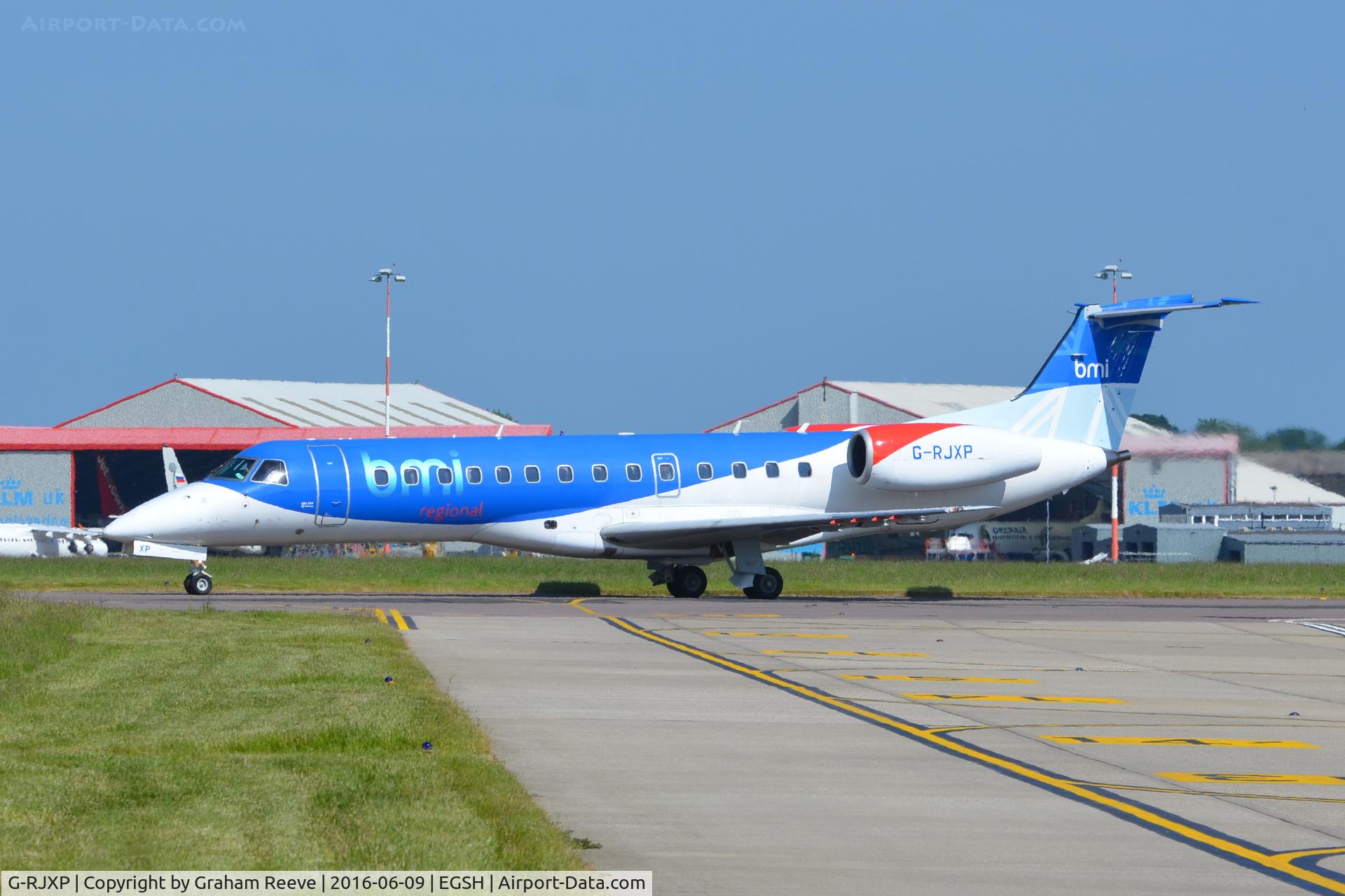 G-RJXP, 2001 Embraer ERJ-135ER (EMB-135ER) C/N 145431, 2006 Diamond DA-40D Diamond Star, c/n D4.241