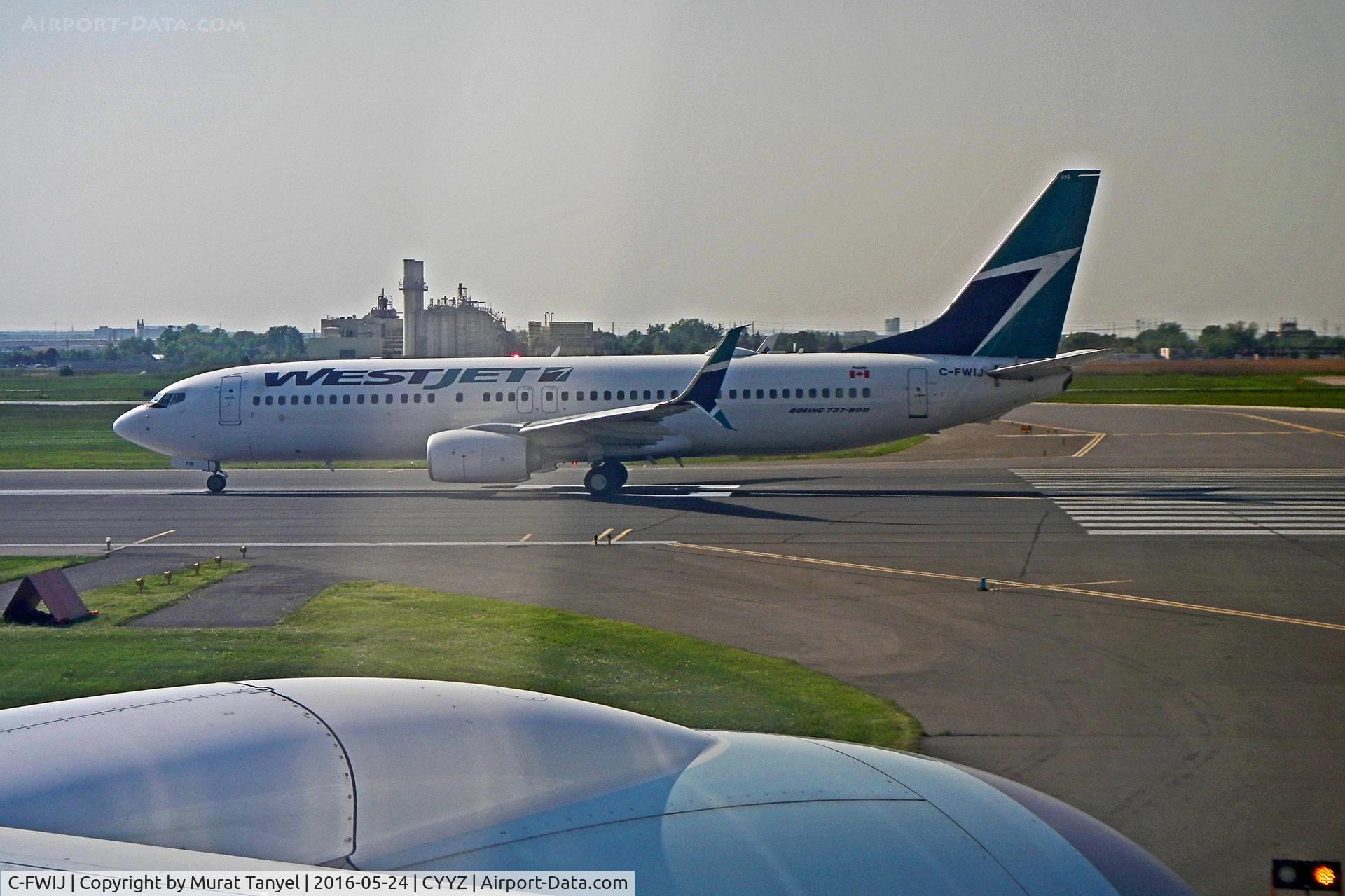 C-FWIJ, 2012 Boeing 737-8CT C/N 39072, Taxiing at Toronto Pearson International