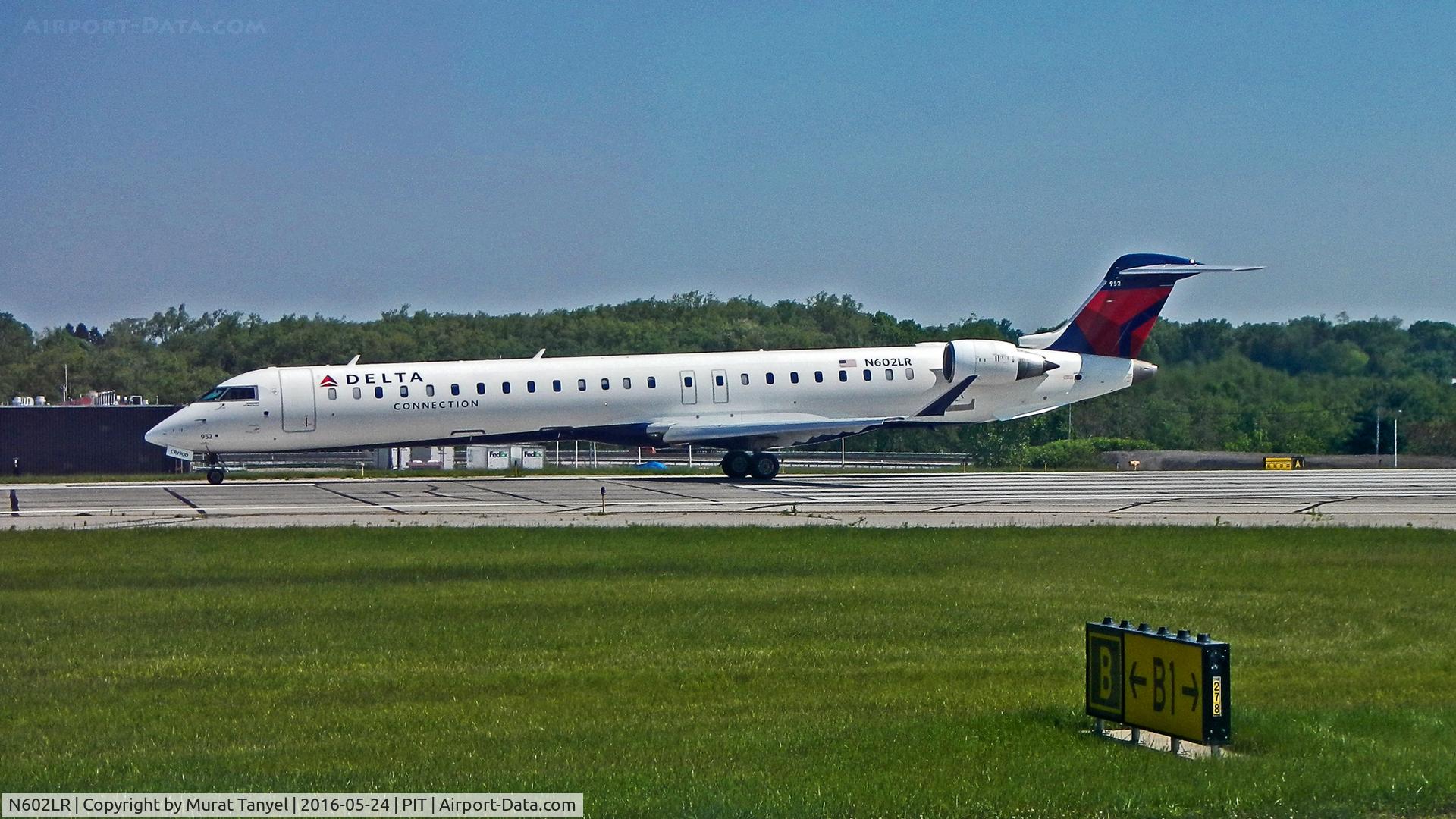 N602LR, 2008 Bombardier CRJ-900ER (CL-600-2D24) C/N 15151, Speeding down the runway at Pittsburgh International