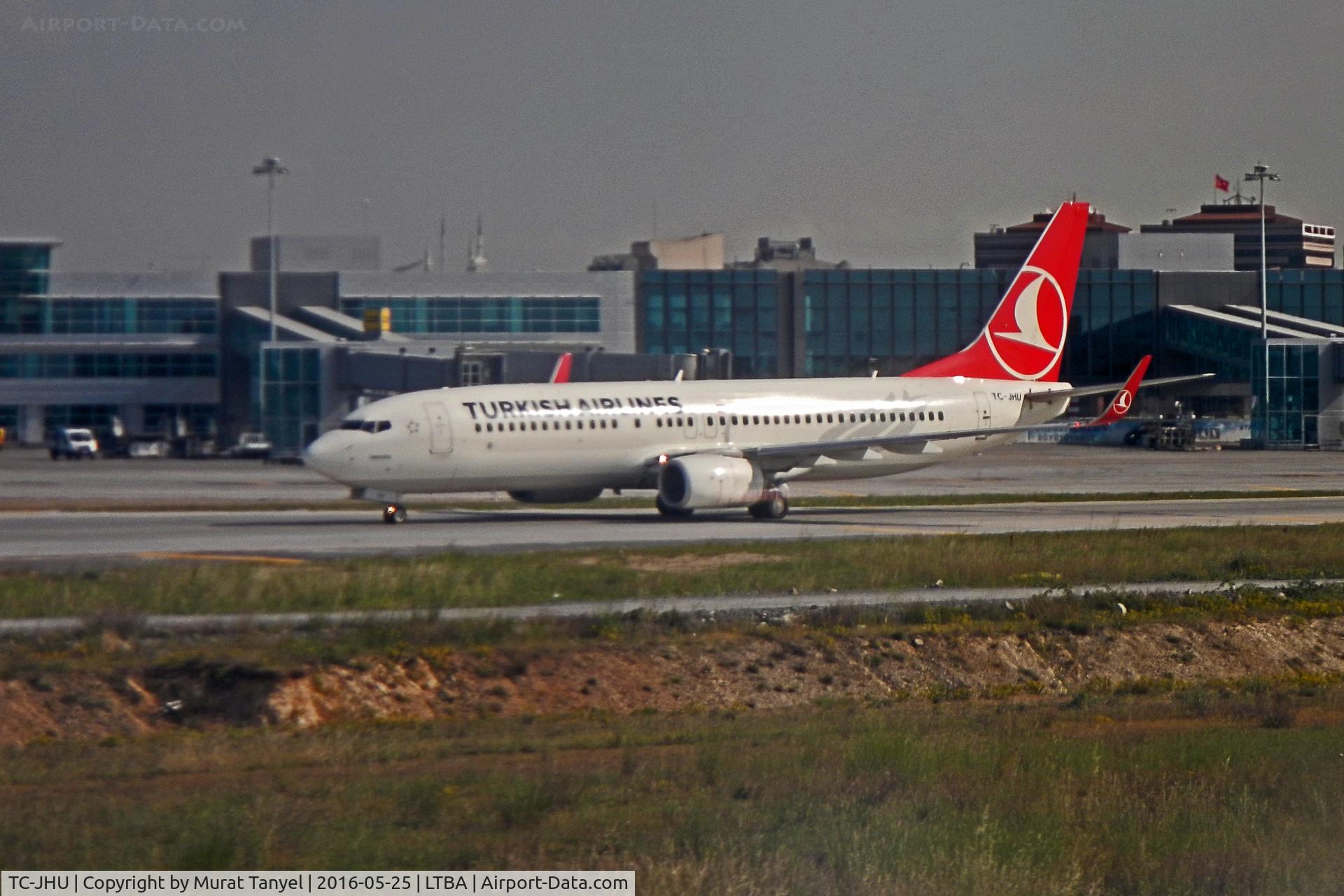TC-JHU, 2013 Boeing 737-8F2 C/N 42002, Taxiing at Ataturk International