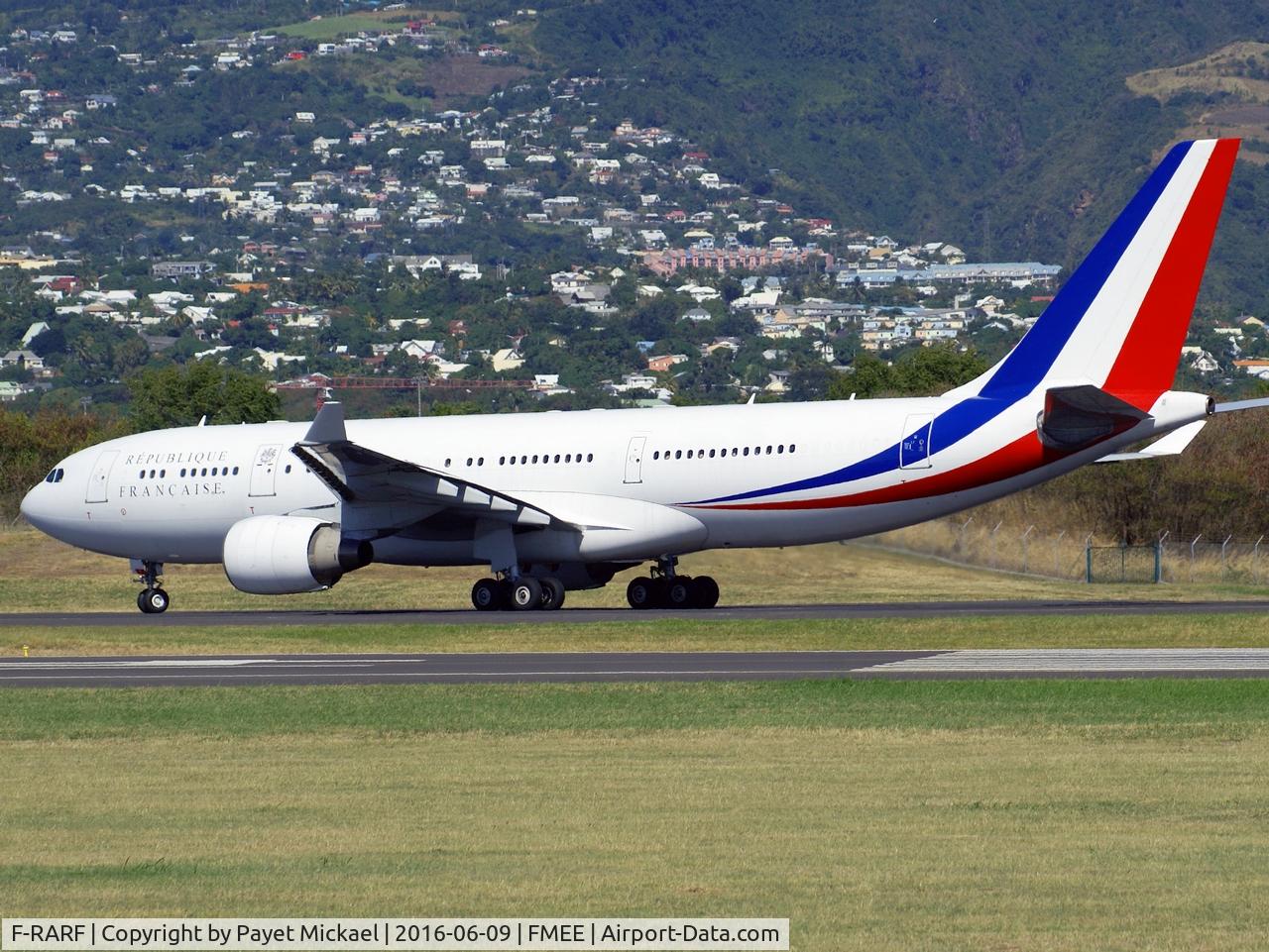 F-RARF, 1999 Airbus A330-223 C/N 240, Line up on RWY 12 for depature