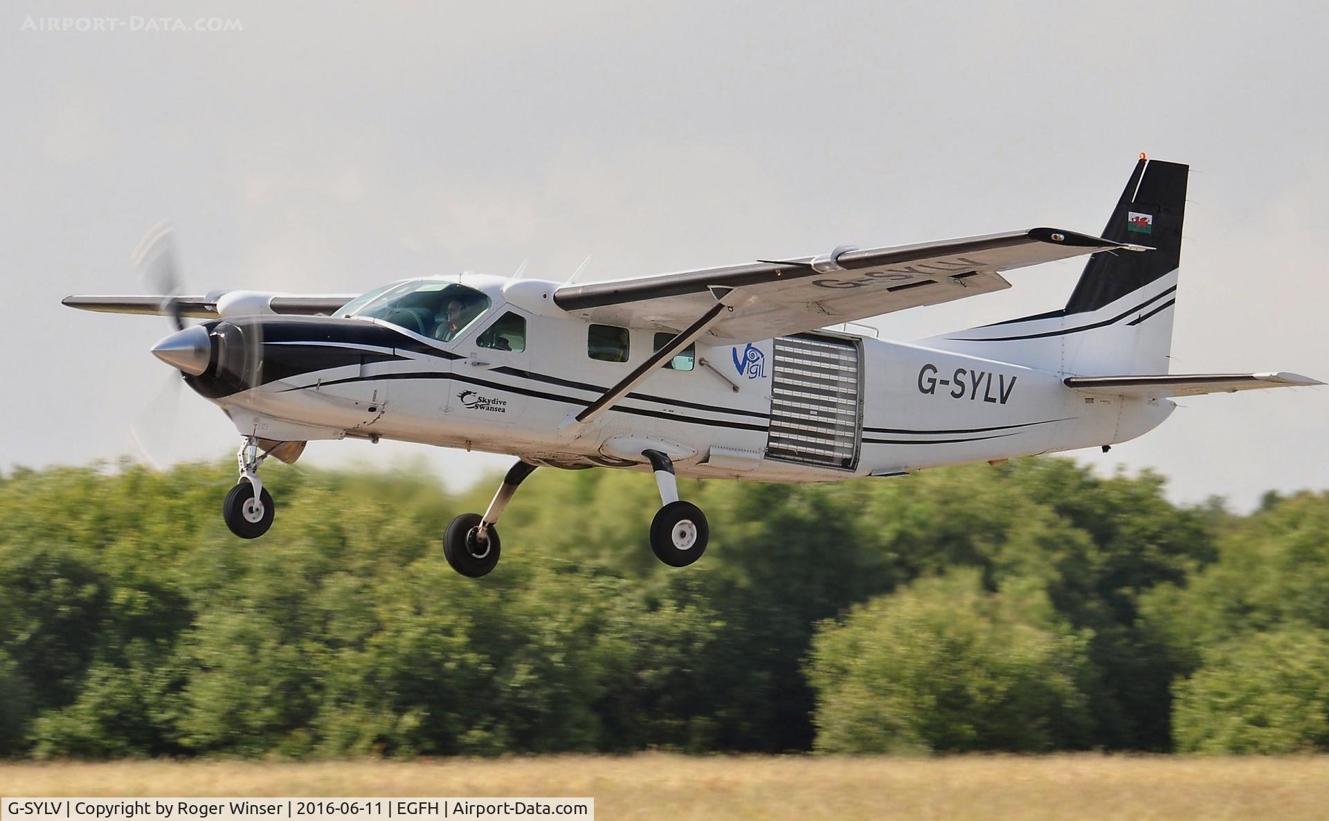 G-SYLV, 2002 Cessna 208B  Grand Caravan C/N 208B0936, Resident Grand Caravan operated by Skydive Swansea departing Runway 22.