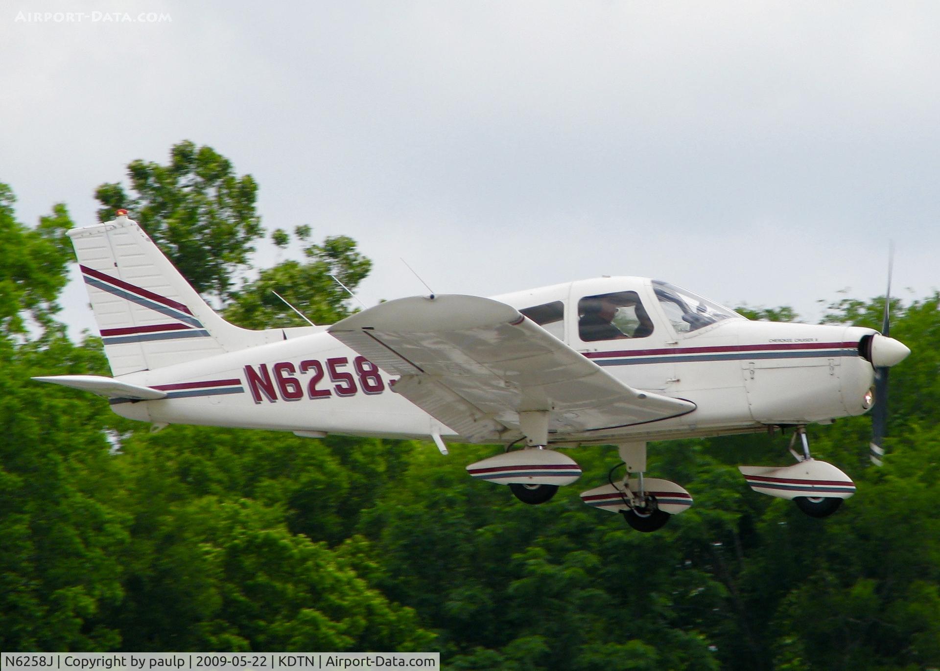 N6258J, 1976 Piper PA-28-140 C/N 28-7625236, At Downtown Shreveport.