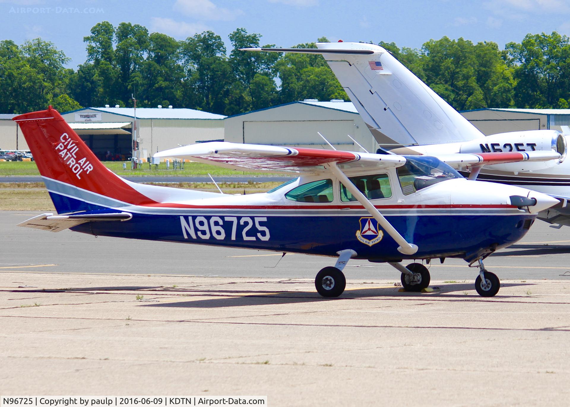 N96725, 1979 Cessna 182Q Skylane C/N 18266825, At Downtown Shreveport.
