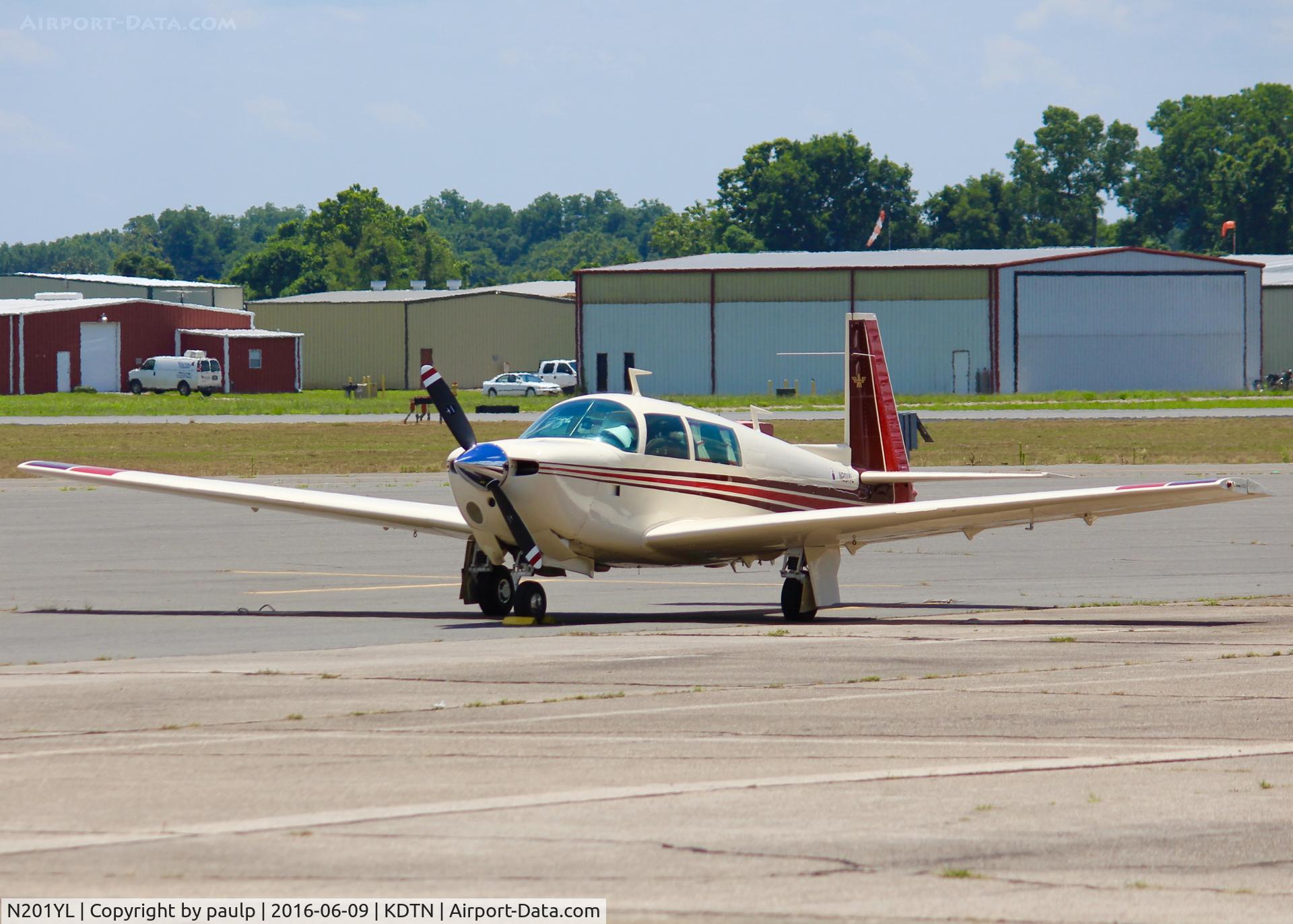 N201YL, 1978 Mooney M20J 201 C/N 24-0519, At Downtown Shreveport.