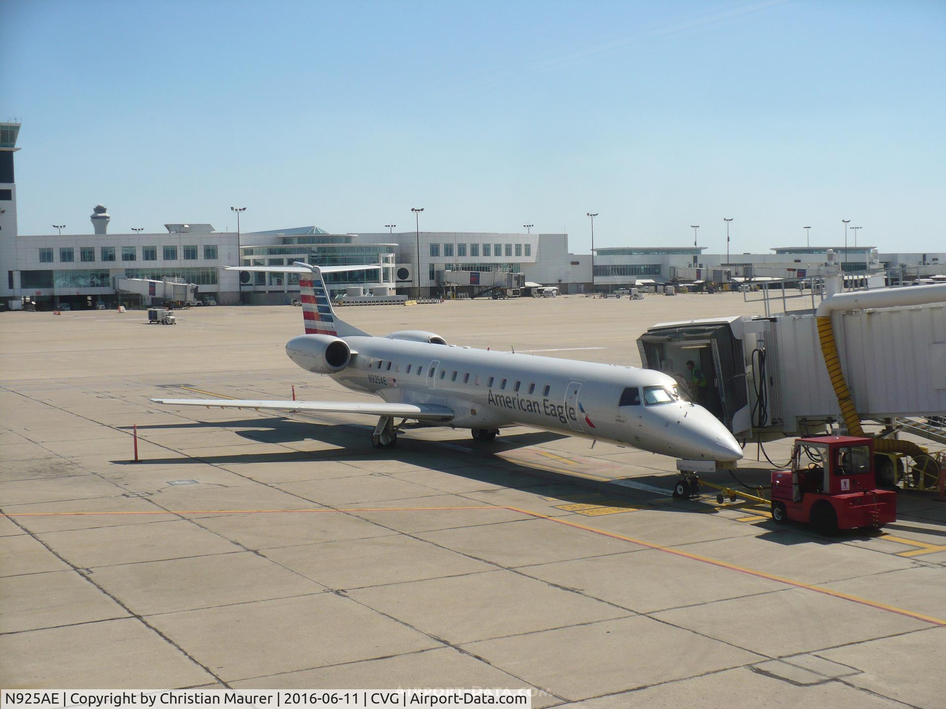 N925AE, 2005 Embraer ERJ-145LR (EMB-145LR) C/N 14500908, American Eagle ERJ-145