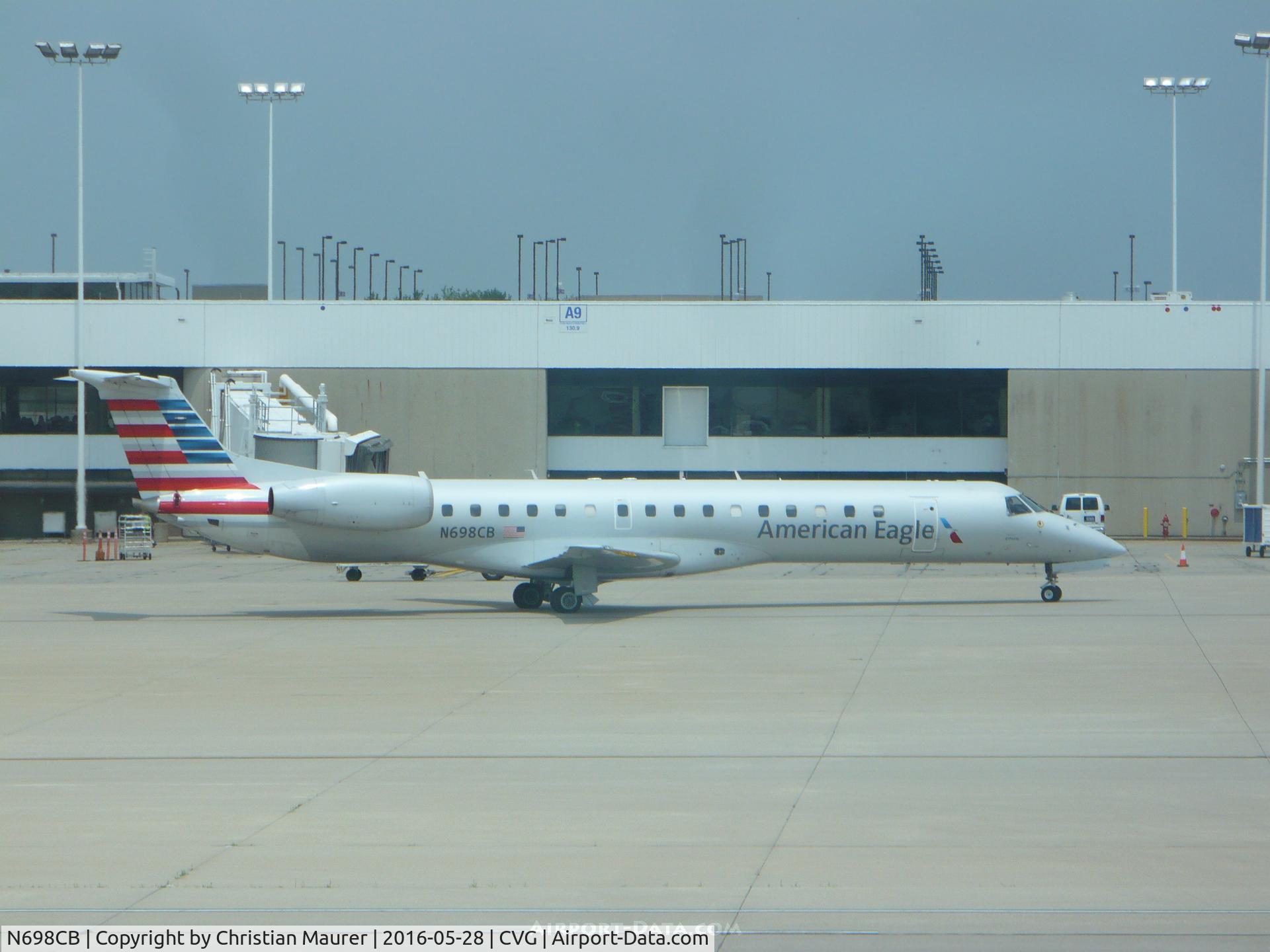 N698CB, 2004 Embraer ERJ-145LR (EMB-145LR) C/N 14500877, American Eagle ER4