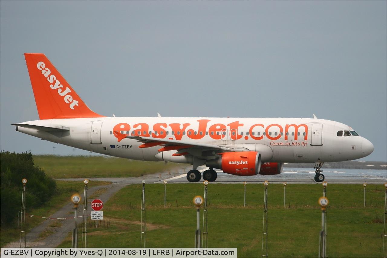 G-EZBV, 2007 Airbus A319-111 C/N 3122, Airbus A319-111, Lining up prior take off rwy 25L, Brest-Bretagne airport (LFRB-BES)