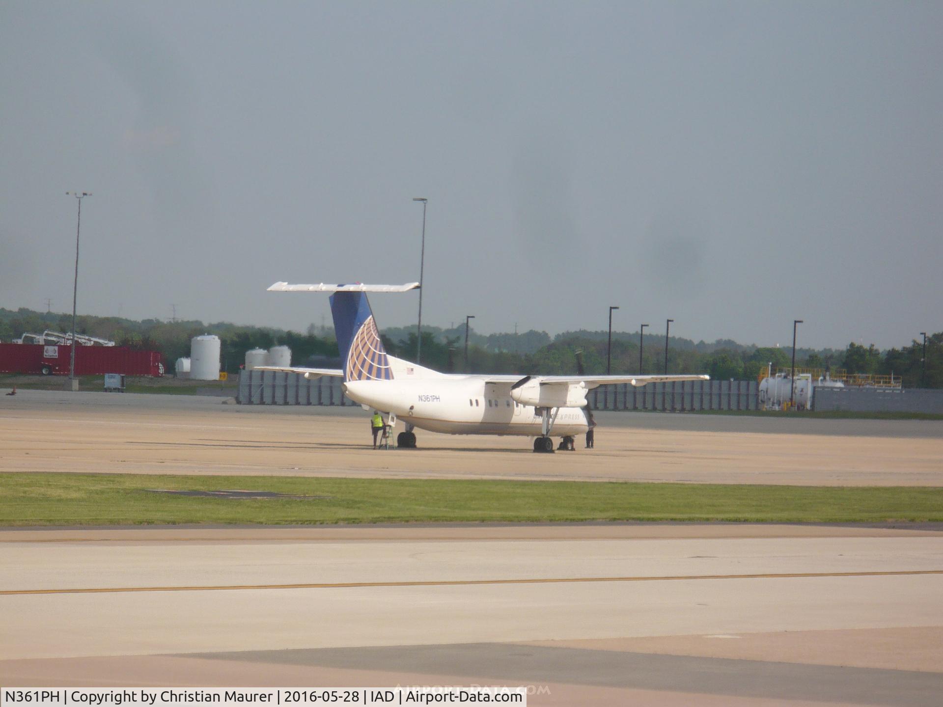 N361PH, 1998 Bombardier DHC-8-202 Dash 8 C/N 516, Dash 8