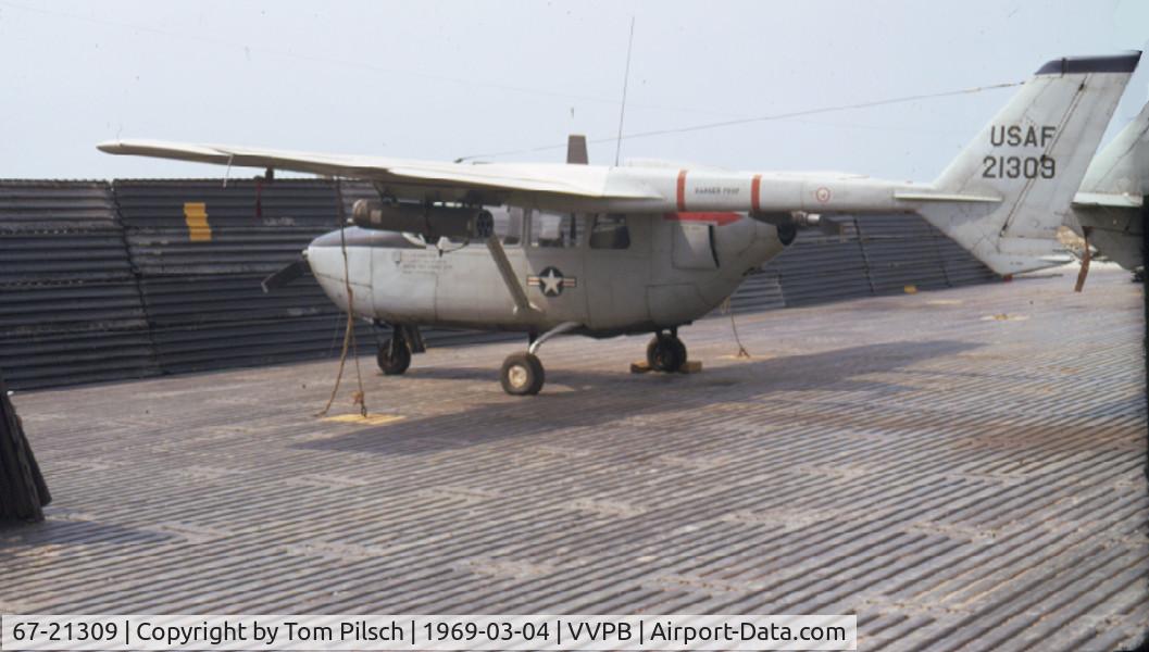67-21309, 1967 Cessna O-2A Super Skymaster Super Skymaster C/N 337M-0015, Phu Bai Airport, RVN (VVPB). Assigned to 20th Tactical Air Support Squadron supporting MACV Team 3 at Hué RVN
