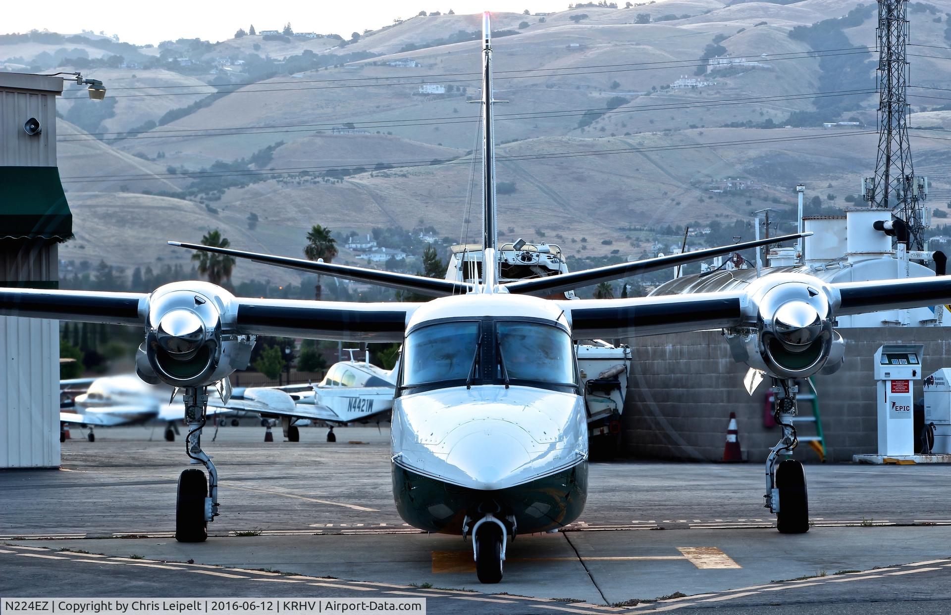 N224EZ, 1985 Gulfstream Aerospace 695B C/N 96206, Marjo Ventures Inc (Lake Geneva, WI) 1985 Aero Commander 695B started up and ready for a 5:50 AM departure at Reid Hillview Airport, San Jose, CA. Was not easy getting up at 0400 local time to see this one depart!!