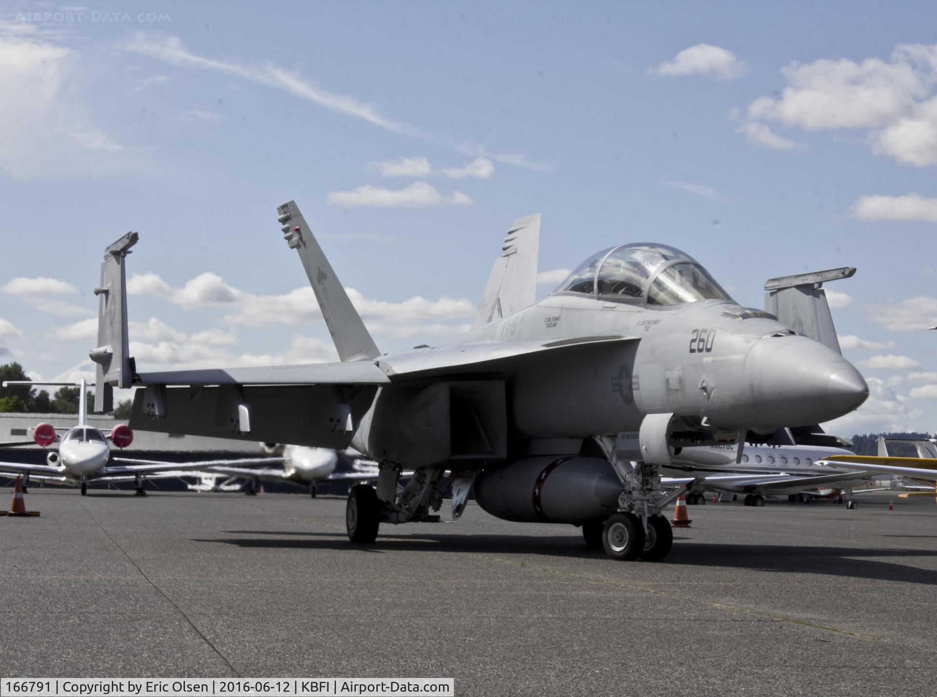 166791, Boeing F/A-18F Super Hornet C/N F164, XE 260 at Boeing Field.