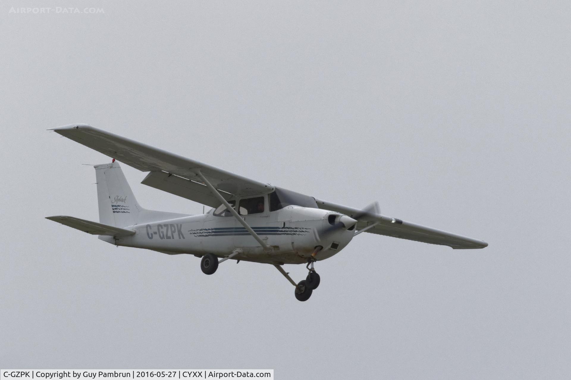 C-GZPK, 1997 Cessna 172R C/N 17280220, Landing