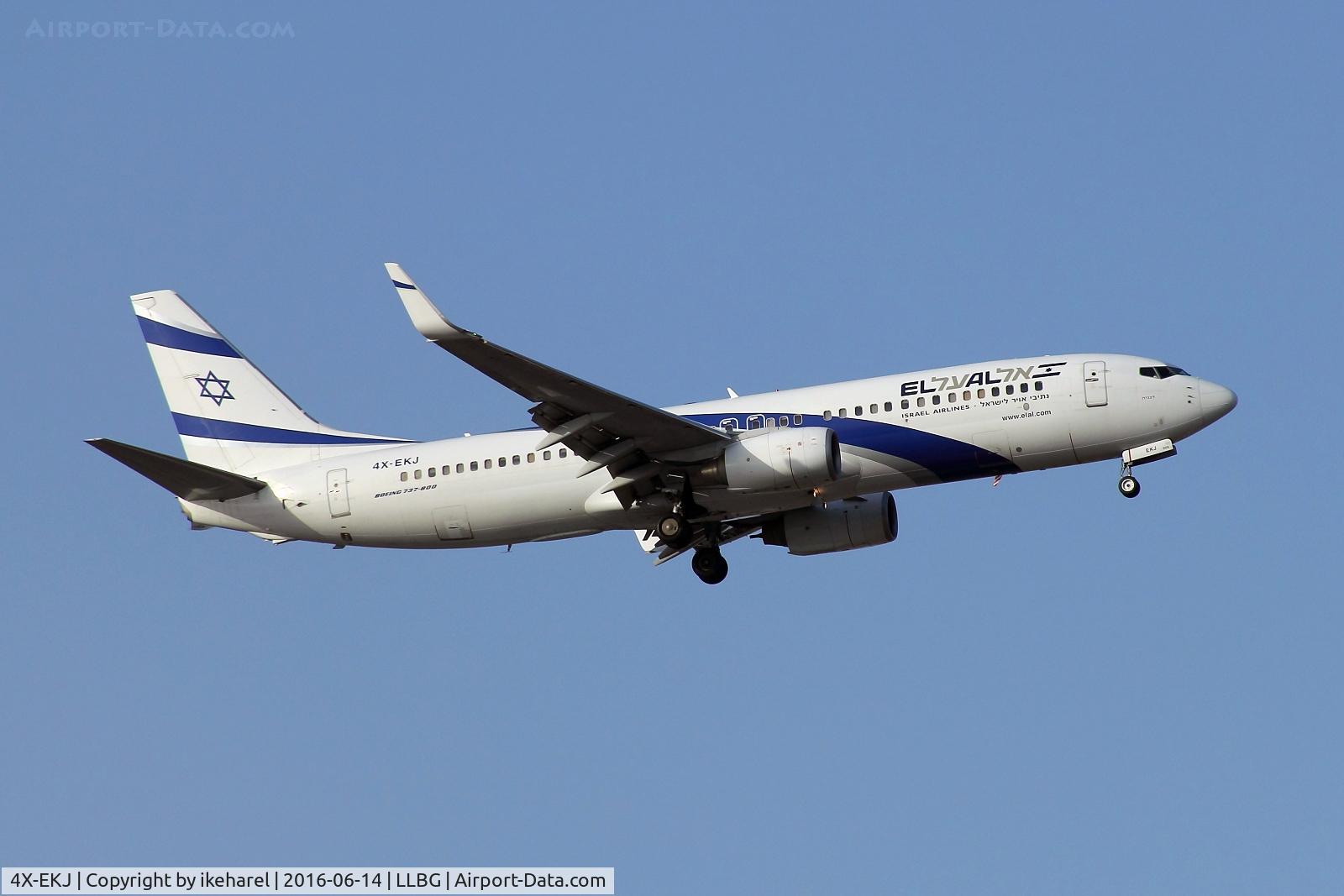 4X-EKJ, 2009 Boeing 737-85P C/N 35486, Flight from London upon landing to runway 30.