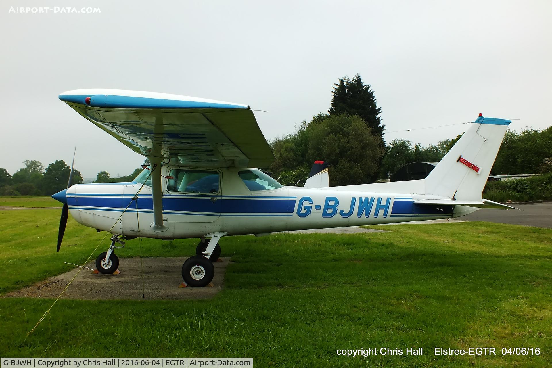 G-BJWH, 1982 Reims F152 C/N 1919, at Elstree
