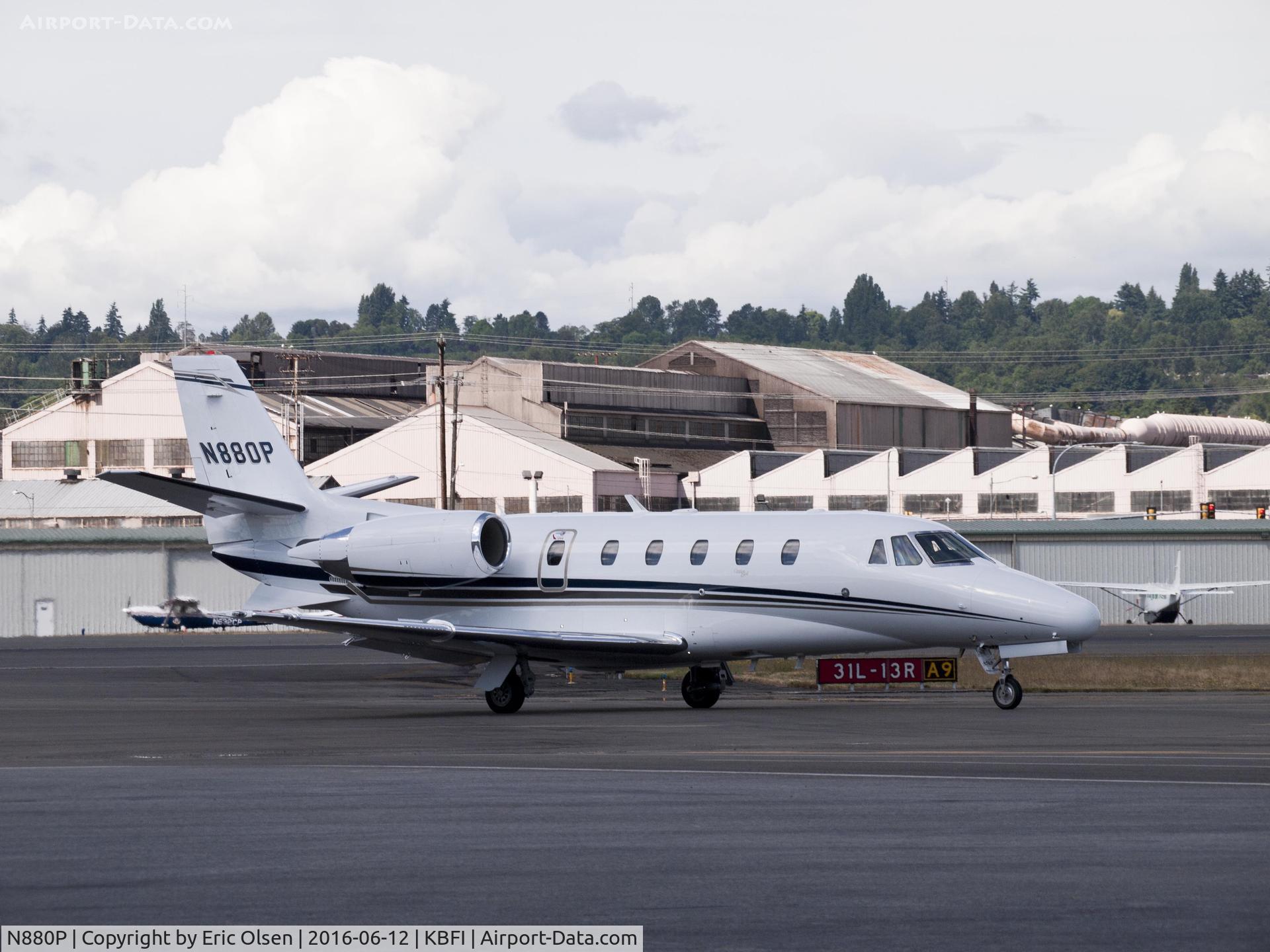 N880P, 2004 Cessna 560XL Citation Excel C/N 560-5364, Cessna 560XL taxing in from landing