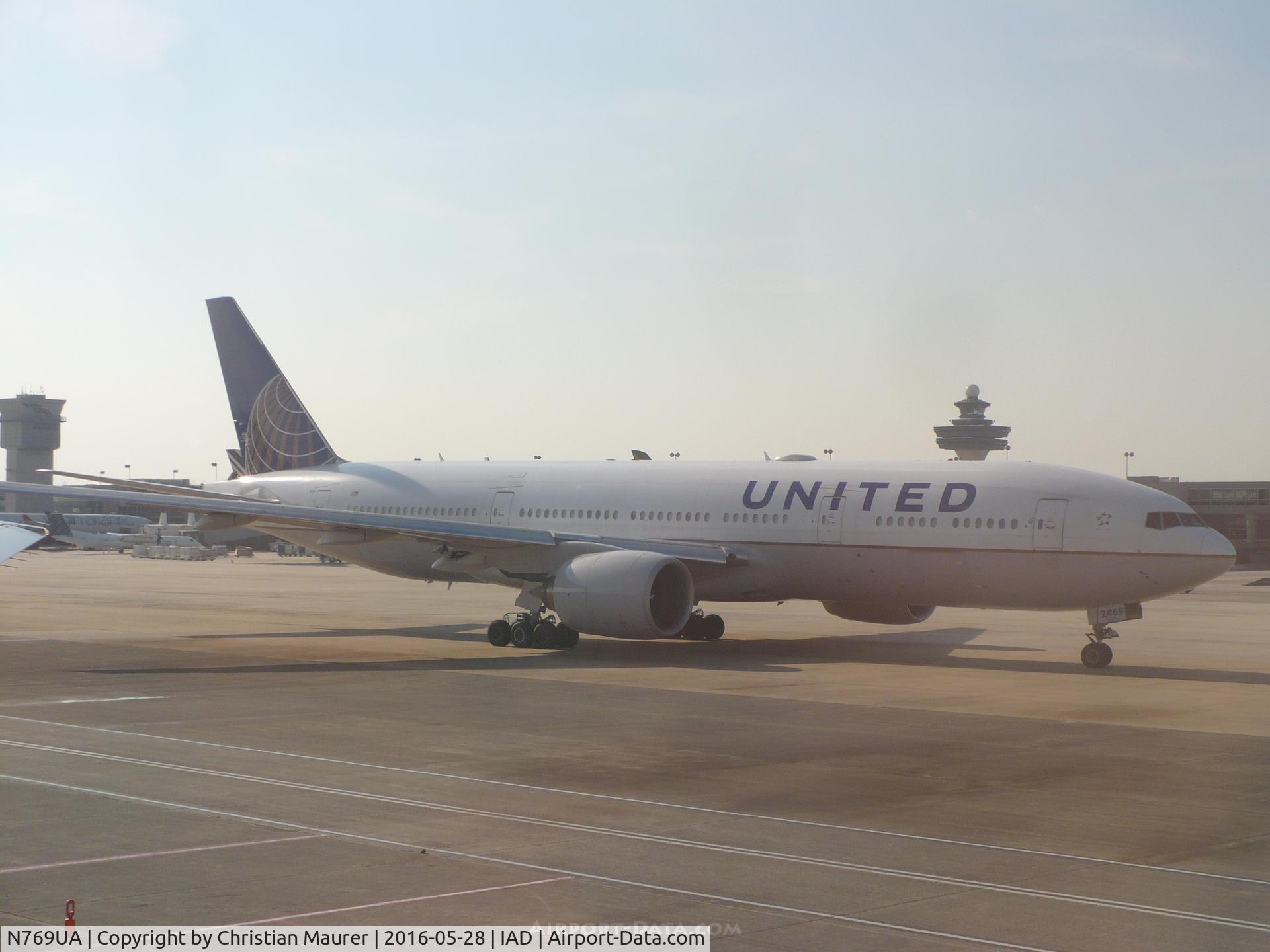 N769UA, 1995 Boeing 777-222 C/N 26921, United 777-222