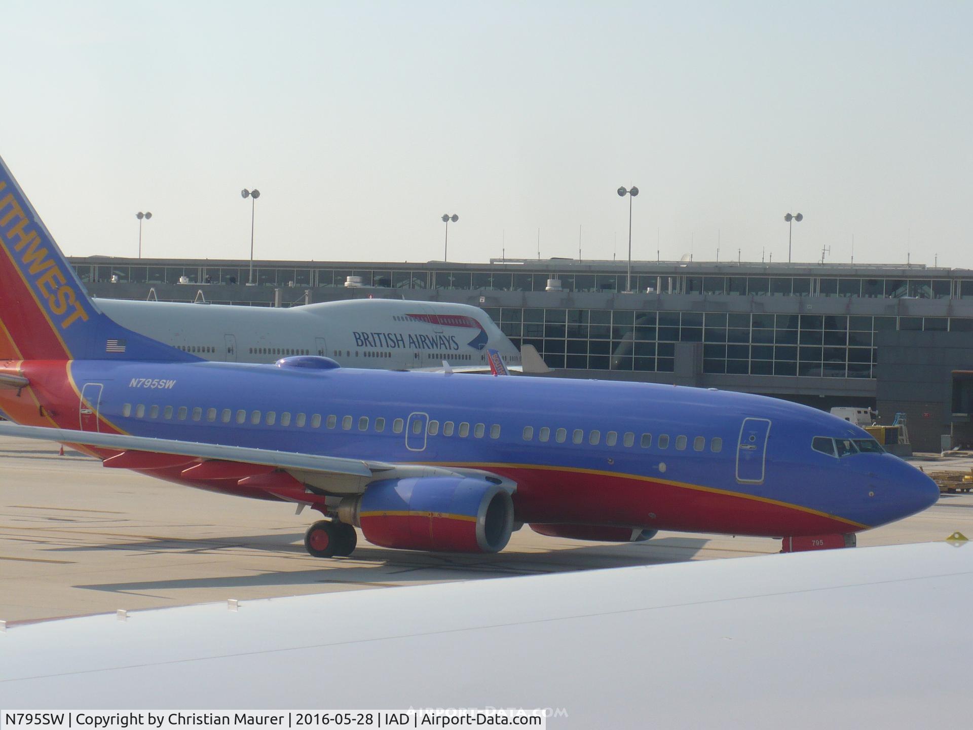 N795SW, 2001 Boeing 737-7H4 C/N 30606, Southwest Boeing 737-7H4