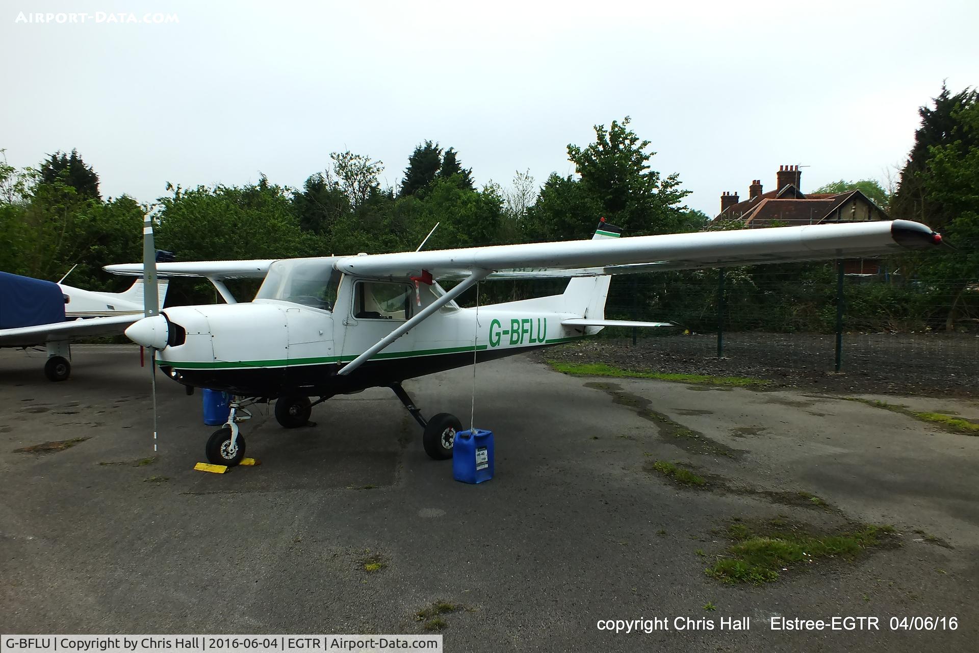 G-BFLU, 1978 Reims F152 C/N 1433, at Elstree