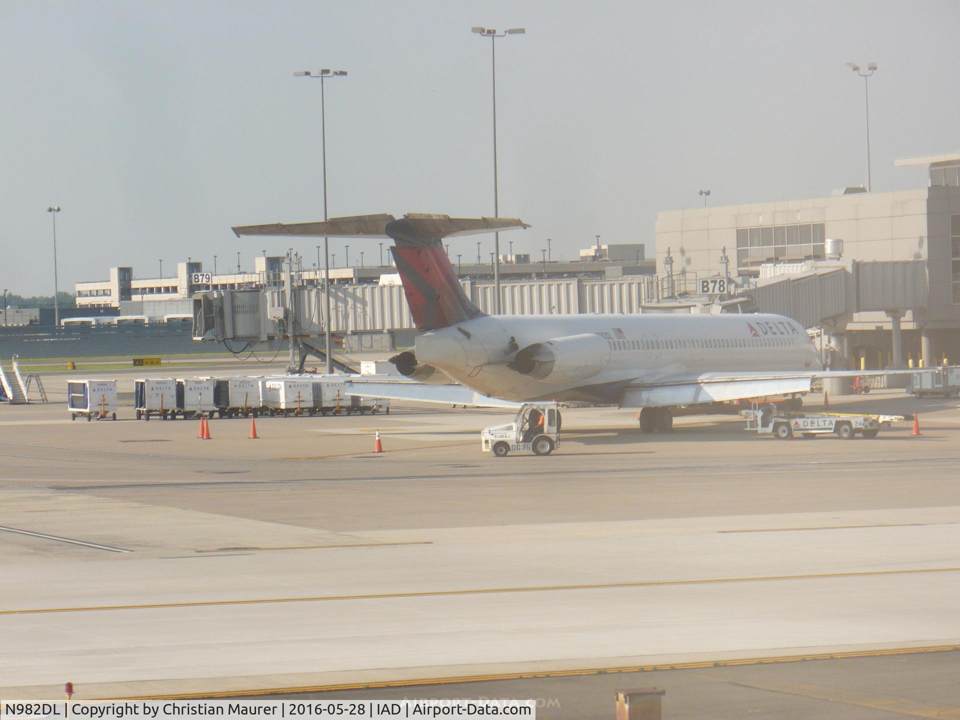 N982DL, 1991 McDonnell Douglas MD-88 C/N 53273, Delta MD-88