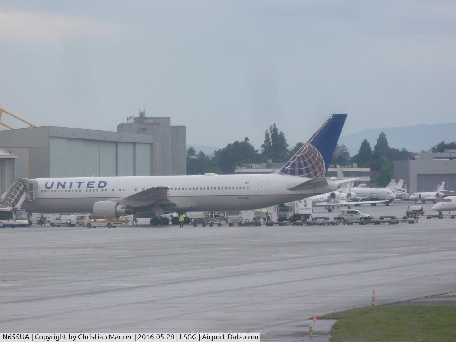 N655UA, 1992 Boeing 767-322/ER C/N 25393, United 767-322
