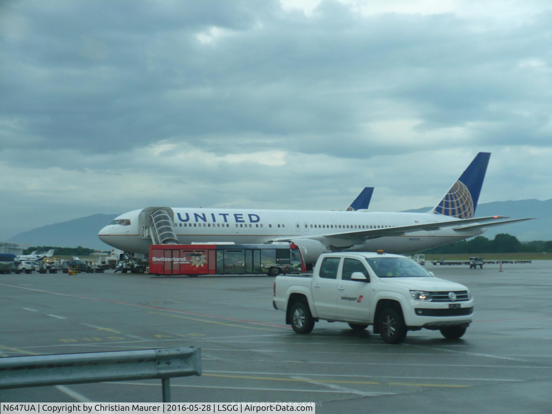 N647UA, 1992 Boeing 767-322 C/N 25284, Bird 6447