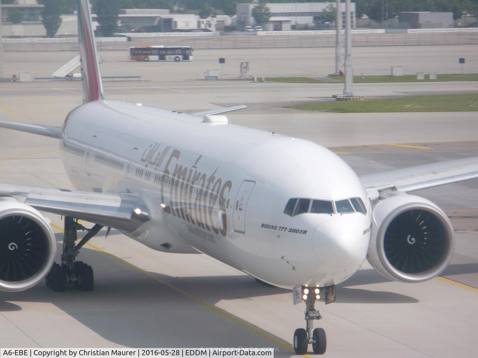 A6-EBE, 2005 Boeing 777-36N/ER C/N 32788, 777-36N Holding Short