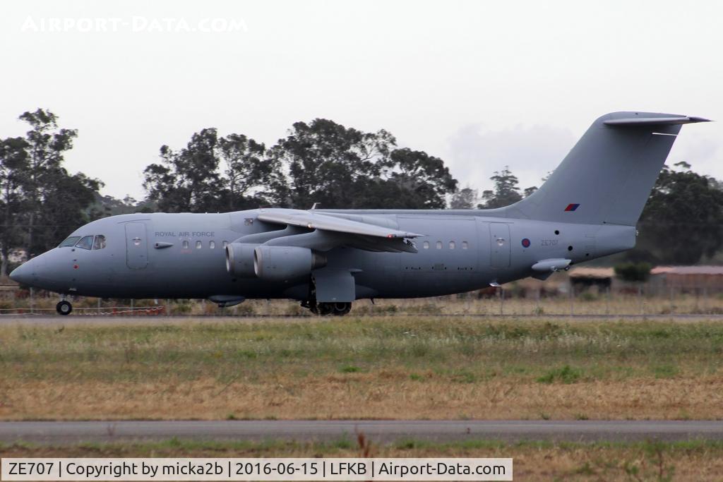 ZE707, 1991 British Aerospace BAe.146-200QC Quick Change C/N E2188, Take off