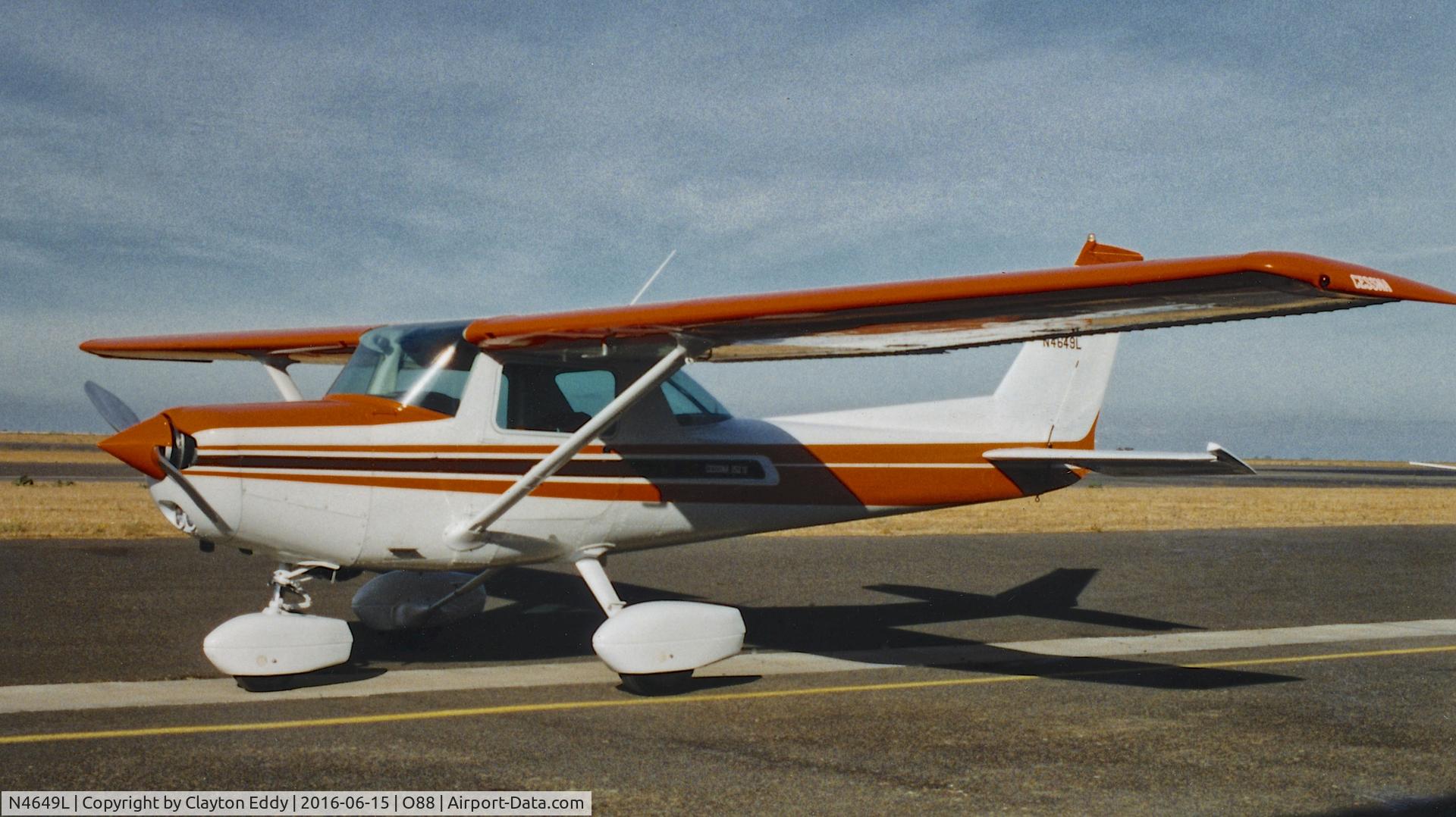 N4649L, 1980 Cessna 152 C/N 15284206, Picture taken at the old Rio Vista Airport O88 in California.