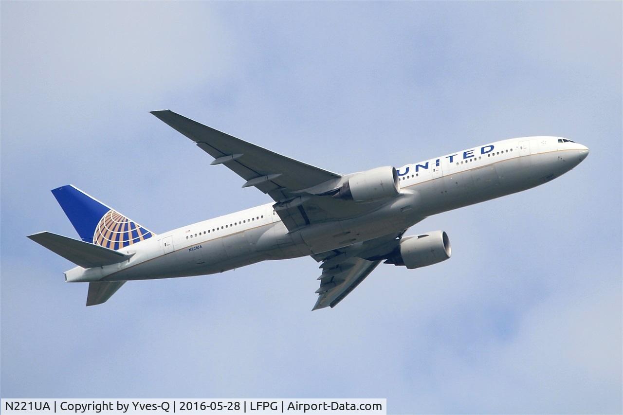 N221UA, 2001 Boeing 777-222 C/N 30552, Boeing 777-222, Take off rwy 06R, Roissy Charles De Gaulle airport (LFPG-CDG)