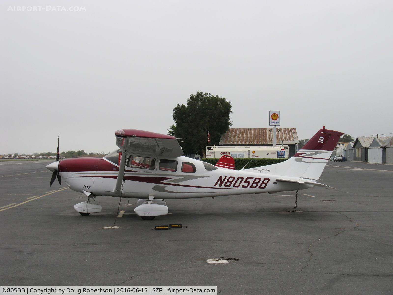 N805BB, 2007 Cessna T206H TC Turbo Stationair C/N T20608722, 2007 Cessna T206H TURBO STATIONAIR TC, Lycoming TIO-540-AJ1A 310 Hp, on transient ramp, foggy morning